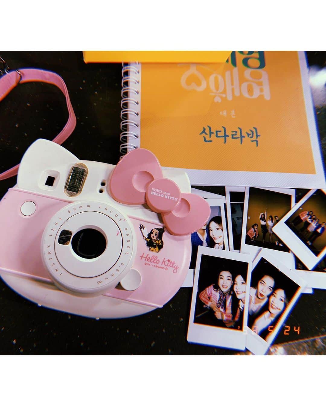 ダラ さんのインスタグラム写真 - (ダラ Instagram)「어제 의정이랑 세미막공한뒤.. 찰칵📸 아.. 너무 슬푸다 ㅠ.ㅠ 생각해보면.. 진아랑두 막공 했구 풍래오빠랑도 막공했구.. 오빠 결혼 너무 축하드리그요~💕👏🏻👏🏻👏🏻 이미 막공한 페어들도 많구.. 이제 진짜 막공주다... 😱😂 ㅠㅠ 이제 극장에 있던 내 짐들과 냉장고도 빼야되고.. 슬슬 정리해야되는데 너무 슬푸자나.. ㅠㅠ 나의 2020년 상반기를 함께한 #또오해영 을 보낼 준비👋🏻 ps. 내표정은 복붙이야?!🤣 ps. 내가 막공때 의정해영 업고 나간다고 했었자나~ 이미 성공했는데 어떻해?! 막공땐 모해?! ps. 진아해영한테 업혀나가구, 주혜해영한테 안겨나가고, 의정해영은 내가 업고나가고 ㅋㅋ 원래 업고 나가는건 대본에 있는게 아니라 우리끼리 자유롭게 한건데 점점 이렇게 발전했네~ 오해영과 오해영의 사이를 보여주는 깨알재미😆👍💘 #문진아 #신의정 #유주혜 #손호영 #양승호 #김지온 #산다라박 #효은 #장이주 #장예원 #허규 #조풍래 #전혜선 #고은영 #조은솔 #구준모」5月26日 0時55分 - daraxxi