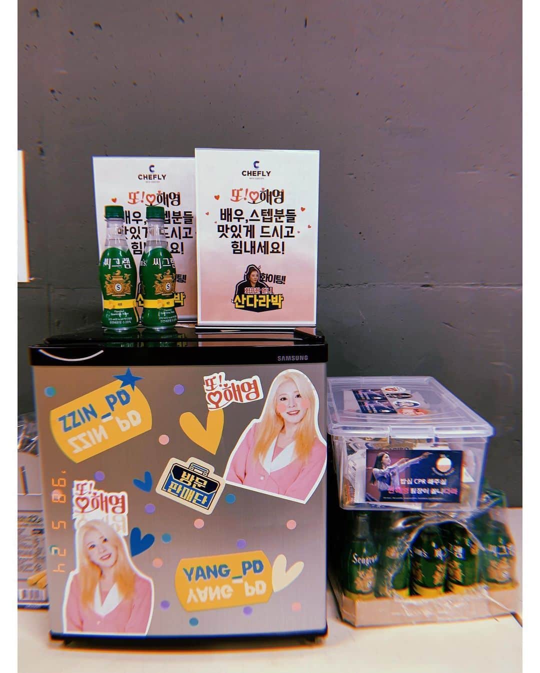 ダラ さんのインスタグラム写真 - (ダラ Instagram)「어제 의정이랑 세미막공한뒤.. 찰칵📸 아.. 너무 슬푸다 ㅠ.ㅠ 생각해보면.. 진아랑두 막공 했구 풍래오빠랑도 막공했구.. 오빠 결혼 너무 축하드리그요~💕👏🏻👏🏻👏🏻 이미 막공한 페어들도 많구.. 이제 진짜 막공주다... 😱😂 ㅠㅠ 이제 극장에 있던 내 짐들과 냉장고도 빼야되고.. 슬슬 정리해야되는데 너무 슬푸자나.. ㅠㅠ 나의 2020년 상반기를 함께한 #또오해영 을 보낼 준비👋🏻 ps. 내표정은 복붙이야?!🤣 ps. 내가 막공때 의정해영 업고 나간다고 했었자나~ 이미 성공했는데 어떻해?! 막공땐 모해?! ps. 진아해영한테 업혀나가구, 주혜해영한테 안겨나가고, 의정해영은 내가 업고나가고 ㅋㅋ 원래 업고 나가는건 대본에 있는게 아니라 우리끼리 자유롭게 한건데 점점 이렇게 발전했네~ 오해영과 오해영의 사이를 보여주는 깨알재미😆👍💘 #문진아 #신의정 #유주혜 #손호영 #양승호 #김지온 #산다라박 #효은 #장이주 #장예원 #허규 #조풍래 #전혜선 #고은영 #조은솔 #구준모」5月26日 0時55分 - daraxxi