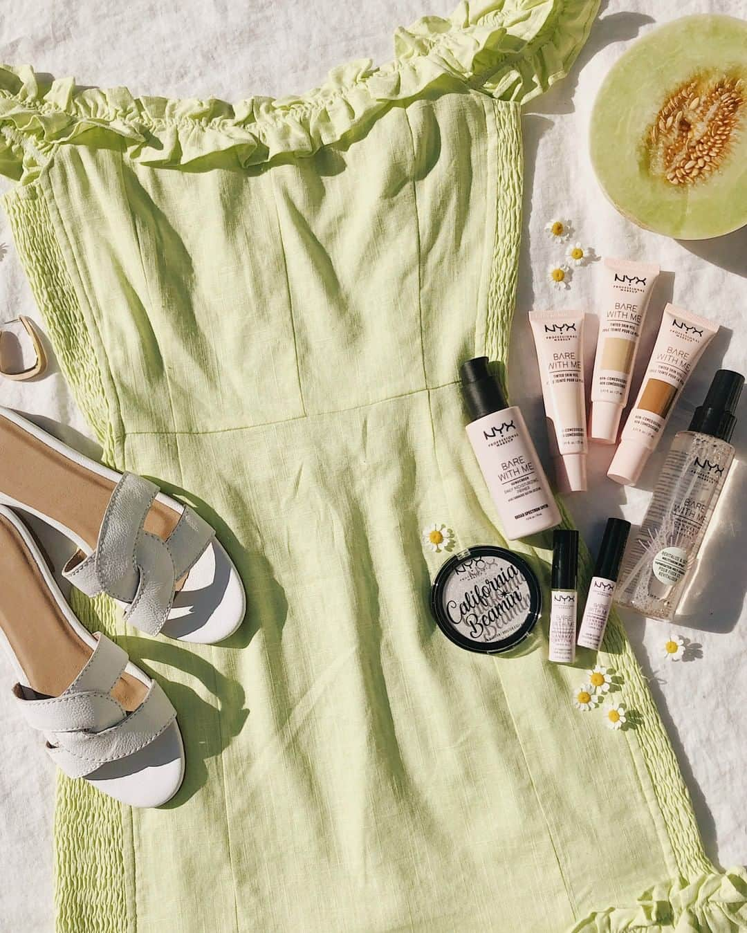 NYX Cosmeticsさんのインスタグラム写真 - (NYX CosmeticsInstagram)「#GIVEAWAY ALERT ✨ We teamed up with @lulus to give 1️⃣ lucky beauty our summer "no makeup" makeup essesntials + a $250 Lulu's giftcard! Here's how to enter: ☀️ FOLLOW @nyxcosmetics and @lulus ☀️ LIKE this post ☀️ TAG a friend + #Sweepstakes US Only. Official Sweepstakes Rules:  No purchase necessary. You must be over 13 years, a legal US resident.  Starts at 9:00 AM PDT on May 25, 2020 and ends at 11:59 PM PDT on May 27, 2020. Odds of winning depend on the total number of entries received.  Void where prohibited.  For Complete Rules, visit https://bit.ly/3bVmqLJ」5月26日 0時59分 - nyxcosmetics