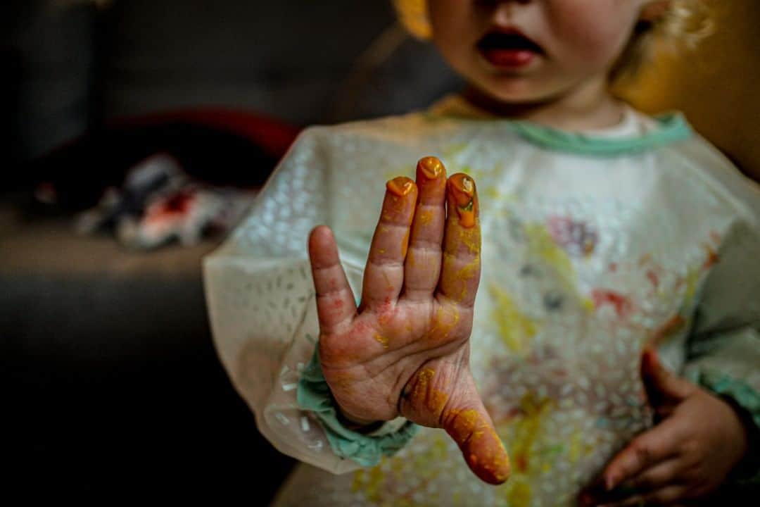 Canon UKさんのインスタグラム写真 - (Canon UKInstagram)「Photographing children may seem challenging at first, but just make sure you're having fun and the natural shots will follow. A top tip is to get down to their level, to create more of a connection, and see the world from their perspective. Image by @tadmc  Camera: EOS M10 | Lens: EF-M 22mm f/2 STM | Shutter Speed: 1/20 | Aperture: f/2 | ISO 100 - #canonuk #mycanon #canon_photography #liveforthestory #kids #children #family #instakids #kidsofinstagram #parenting」5月26日 1時00分 - canonuk