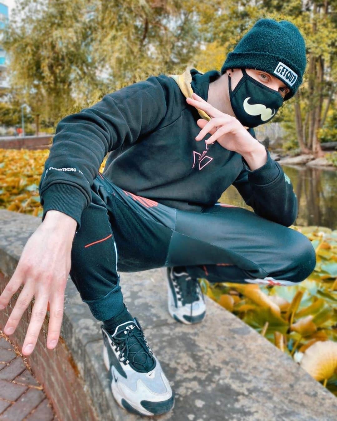 iBlaliのインスタグラム：「sexxxy mustacheee」