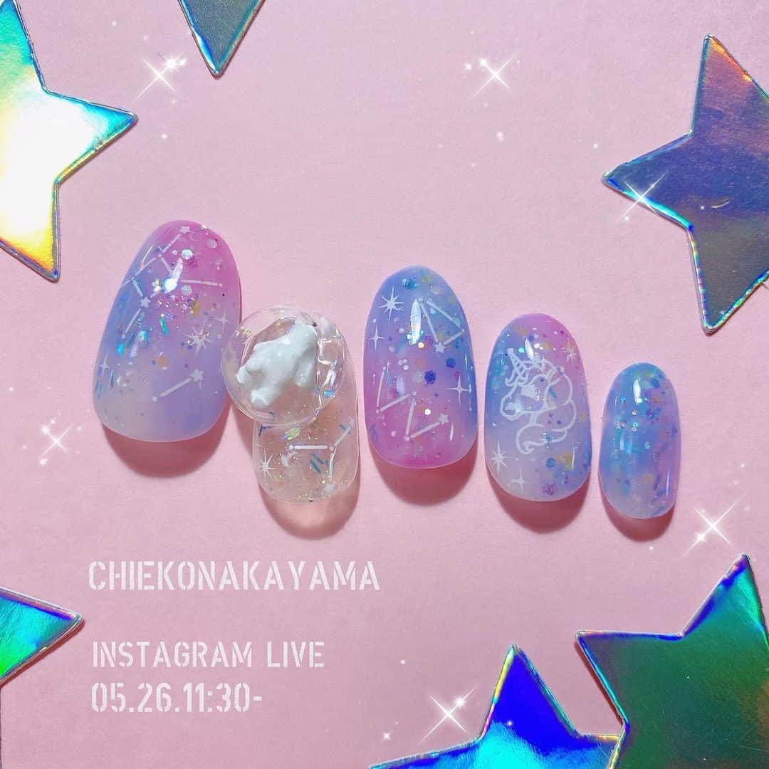 なかやまちえこのインスタグラム：「明日の#インスタライブ は11:30-です😊✨⠀ ゆめかわ宇宙ネイル🌙⠀ ⠀ 今月のPREGELの新色・プリティピンクM596・ビオニーバイオレットM 595・ブルーベリーミルクM314・ラファエロブルーM598と、シアーホワイト、ミキシングクリア、きまぐれピグメント ハイリッチ（リッチホワイト）、星座の気まぐれステッカー、PREXYグリッターです🌙✨✨⠀ ⠀ ついに…！東京も緊急事態宣言は開けてしまいましたが！お時間ある方はリアルタイム視聴お待ちしてます😊🙏🙏見れない方もそろそろ大分多くなってきてますので、IGTVに保存もしますので、ご安心ください😌✨⠀ #nail #nails #nailart #ネイル #美甲 #ネイルアート  #japanesenailart #manucure #japanesenails #manicurist #gelnails #أظافر #네일아트 #미용 #vẽmóng #宇宙ネイル #ギャラクシーネイル #galaxynails @pregelofficial @kimagure_cat_whim @prexyofficial #Instagramlive」