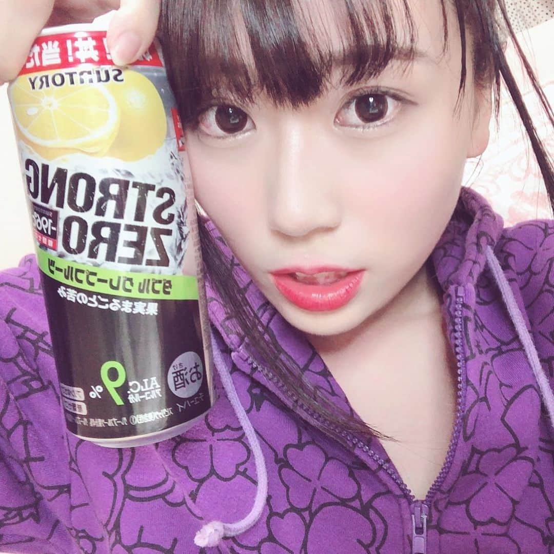 楠木まゆのインスタグラム：「ストロング ・ ・ #舞台ドリンク #zoom #舞台 #ストロングゼロ #アルコール #リモート飲み会 #オンラインノミ」