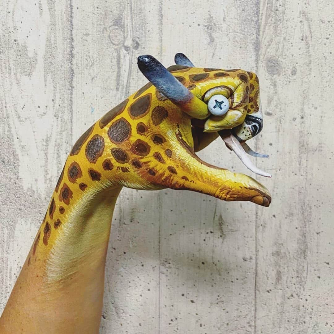 Instagramさんのインスタグラム写真 - (InstagramInstagram)「Once special makeup artist Amazing JIRO (@amazing_jiro) realized he wouldn’t be applying makeup to others due to shelter-in-place rules, he came up with an inventive solution which was (literally) close at hand: #onehandmonster.⁣ ⁣ “It’s a cheerful, fun art activity aimed at those who are unable to leave their homes,” says JIRO. “I hoped that I could improve their gloomy moods a bit, so I came up with the theme of monsters that eat gloomy feelings.”⁣ ⁣ “Using the motifs of animals everyone was familiar with was sure to evoke empathy, and I thought it would be even more interesting if I added a bit of imagination to turn these animals into new, original characters — a tiger with the markings of a hippo and a giraffe, a bird with the skin texture of a dinosaur,” he explains. ⁣ ⁣ “Even during times of hardship, we can cheer ourselves up and save ourselves by using imagination.” #ThisWeekOnInstagram⁣ ⁣ Photos by @amazing_jiro」5月26日 1時56分 - instagram