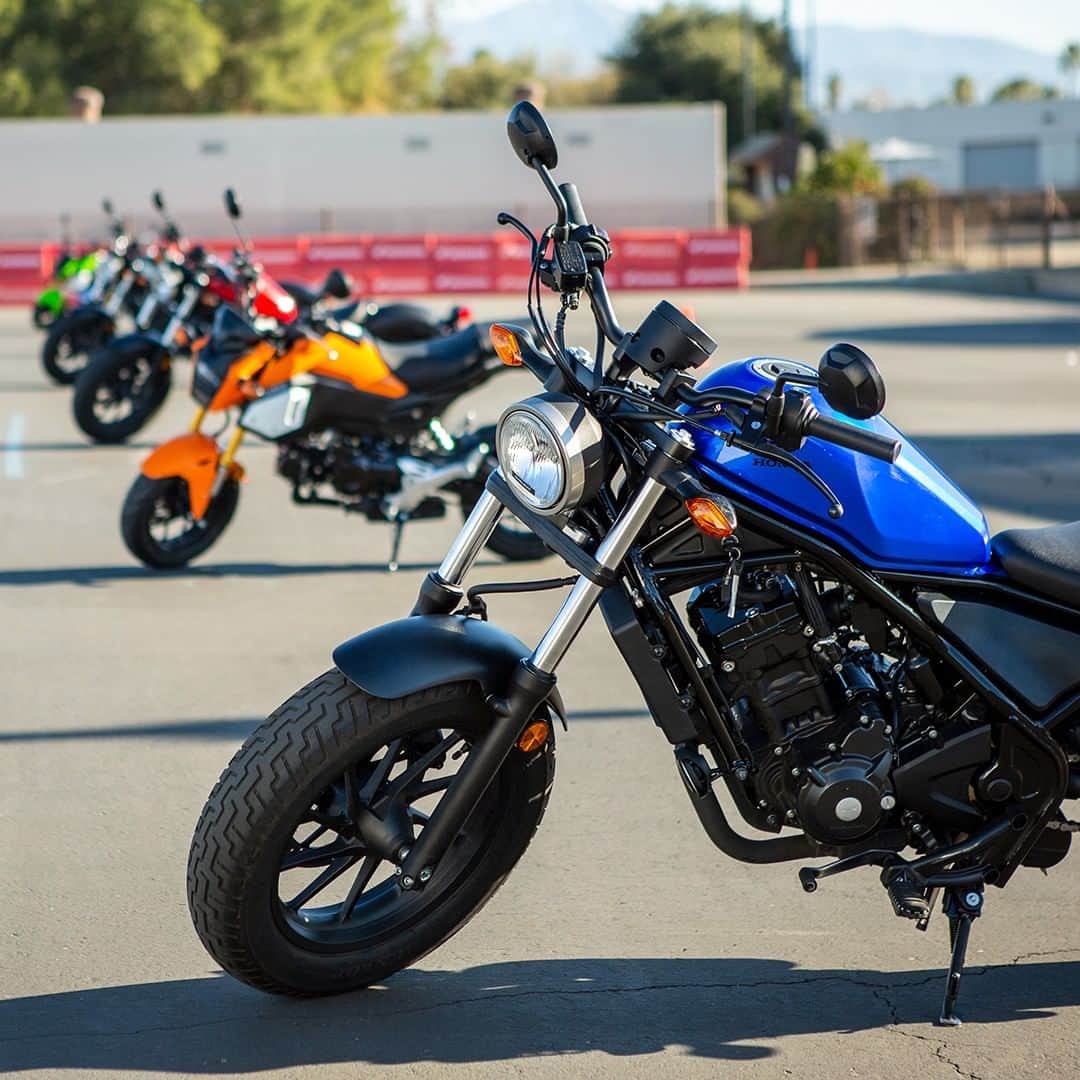 のインスタグラム：「Our first tip to picking out your first ride? Try a bike that's light, nimble, and all around awesome. Like the Rebel 300. #BetterOnAHonda」