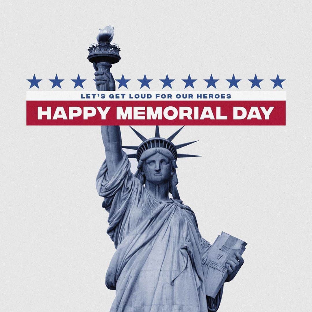 ジェニファー・ロペスさんのインスタグラム写真 - (ジェニファー・ロペスInstagram)「Today, #LetsGetLoud for our heroes! ❤️🤍💙 We honor all those who served our amazing country and made the ultimate sacrifice for our freedom. 🇺🇸🙏 ✨ #MemorialDay 📸: MTV」5月26日 2時44分 - jlo