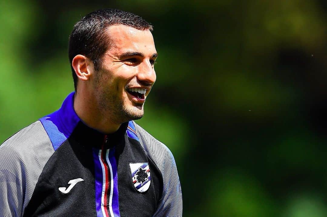 フェデリコ・ボナッツォーリのインスタグラム：「Week started with a smile! 😊⚽️」