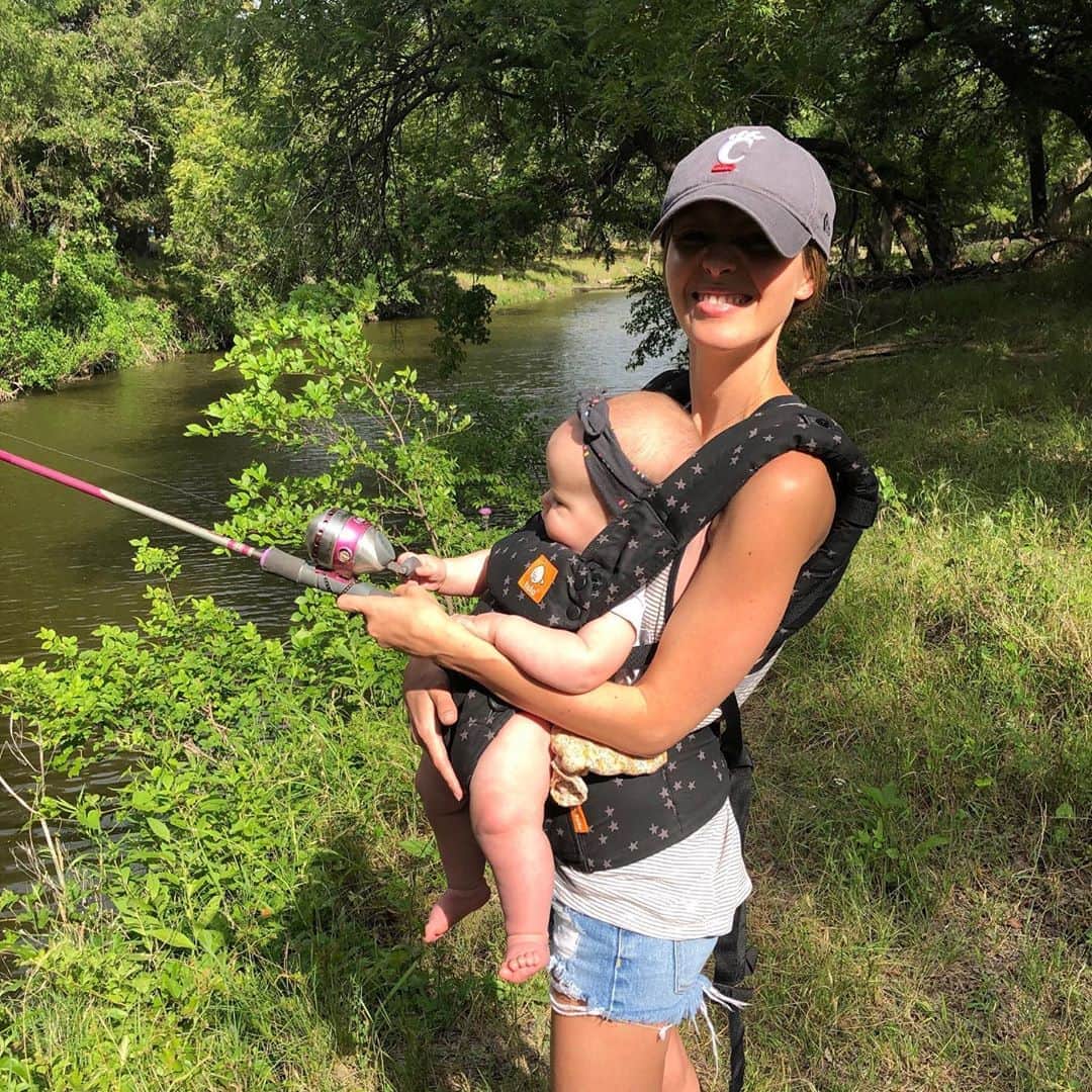 サマンサ・ドロークのインスタグラム：「Deep in the heart of Texas 🎣」