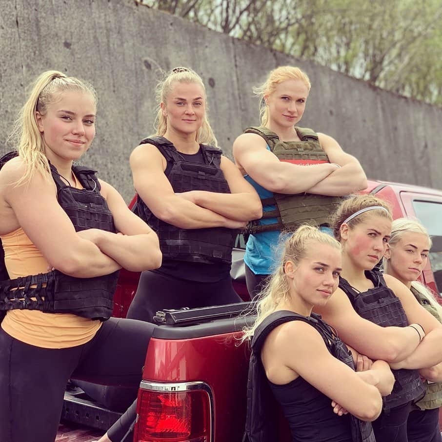 アニー・スラスドーターさんのインスタグラム写真 - (アニー・スラスドーターInstagram)「6 girls in a pickup post Murph!!! 👊  Sooo great to see everyone at the gym today!! @crossfitreykjavik now official open!! 👊🔥」5月26日 3時25分 - anniethorisdottir