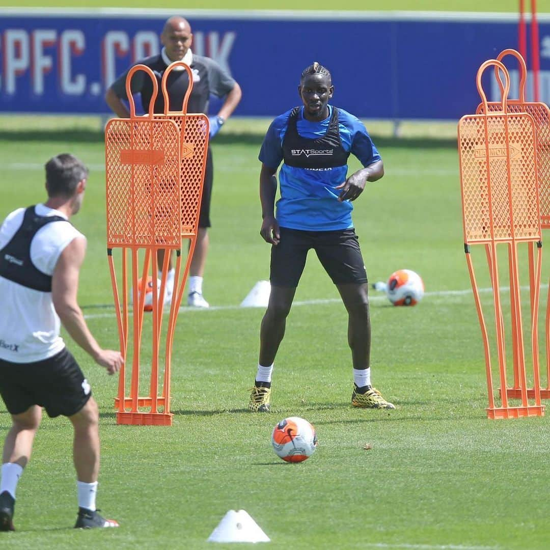 ママドゥ・サコーさんのインスタグラム写真 - (ママドゥ・サコーInstagram)「⚽️💪🏿 #TeamSakho #CPFCFamily  @cpfc」5月26日 3時30分 - mamadousakho