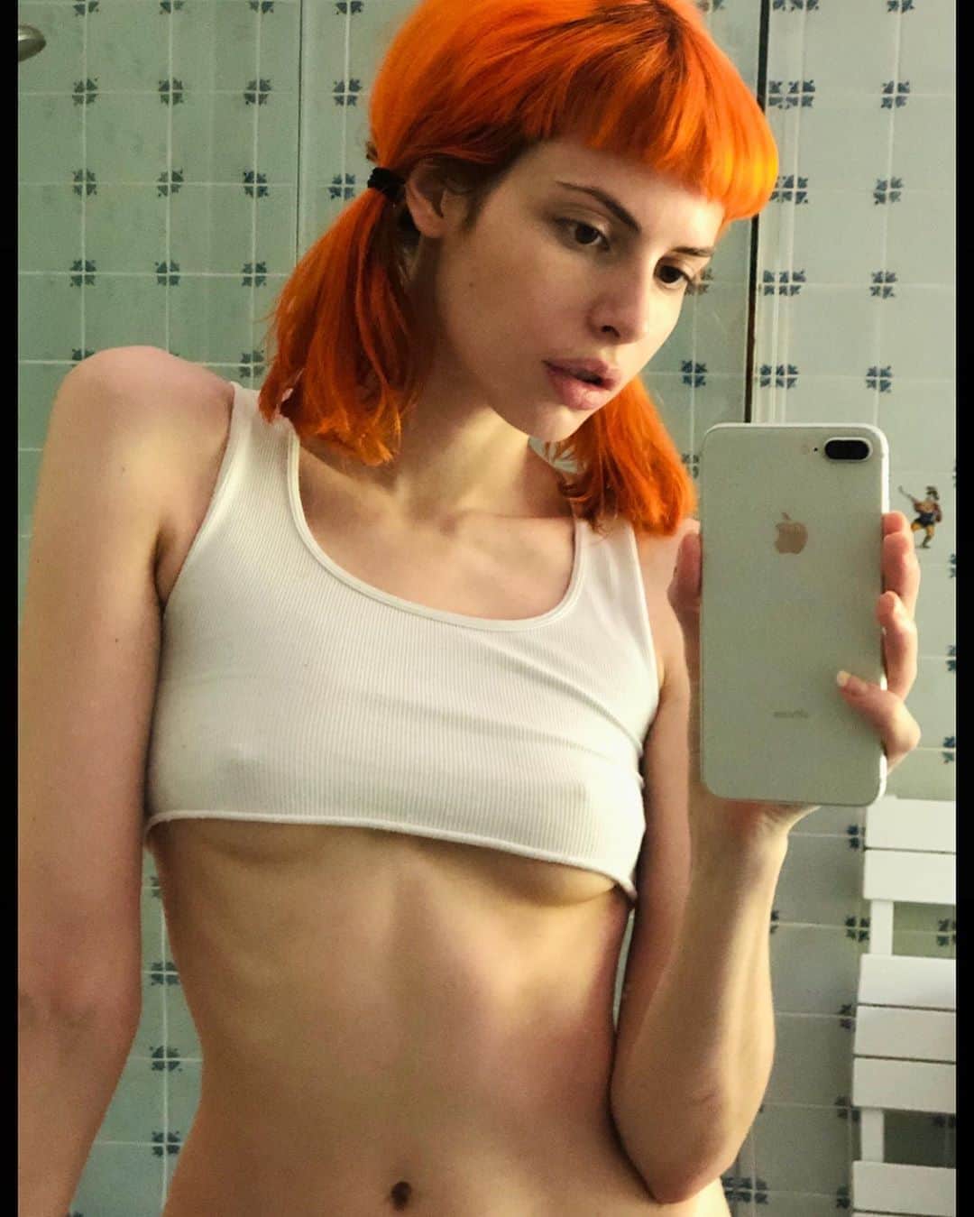 シャーロット・ケンプ・ミュールさんのインスタグラム写真 - (シャーロット・ケンプ・ミュールInstagram)「It’s pretty hilarious to me that most “sexy selfies” have a toilet in the background. It’s like, accidental Marcel Duchamp and GG Allin through the lens of kim kardashian. I cropped the toilet out, you’re welcome. 🚽 #KempKardashian #ChuckBerry」5月26日 3時40分 - charlottekempmuhl