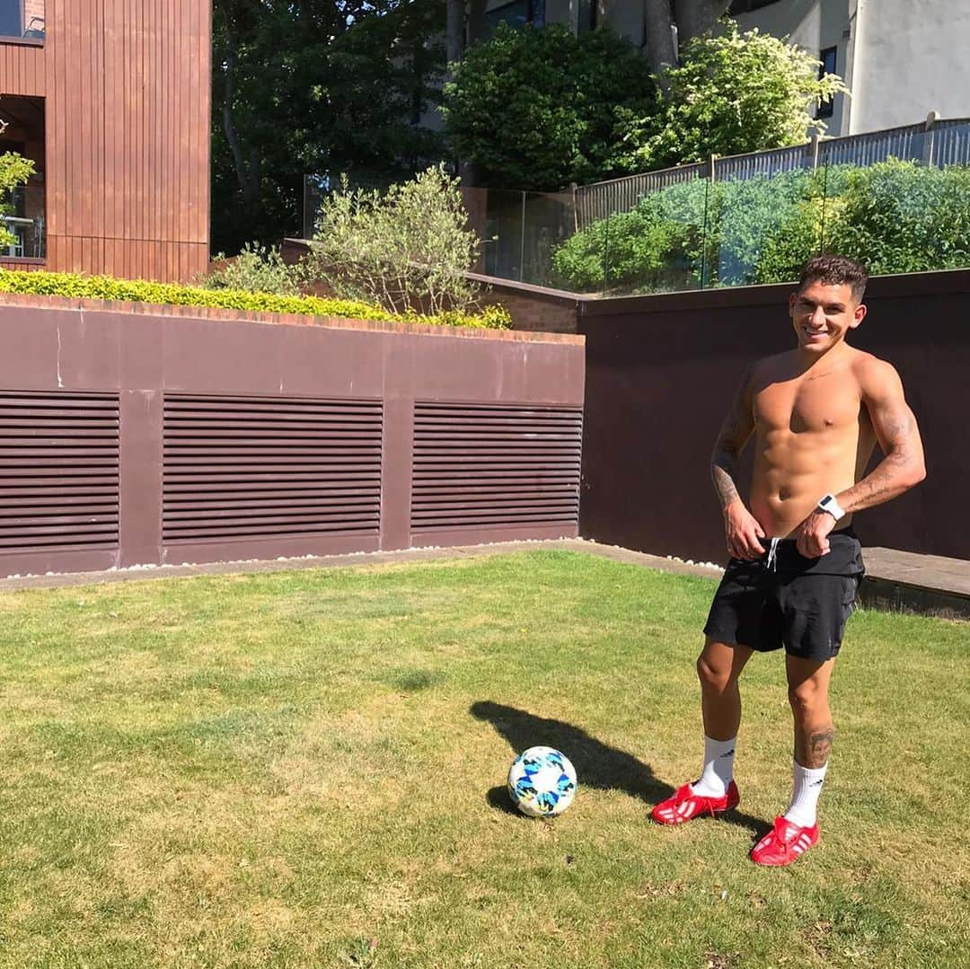 ルーカス・トレイラさんのインスタグラム写真 - (ルーカス・トレイラInstagram)「Sigo entrenando fuerte 💪🏻⚽️🏋🏻‍♂️ #LT11 #stayathome」5月26日 3時45分 - ltorreira34