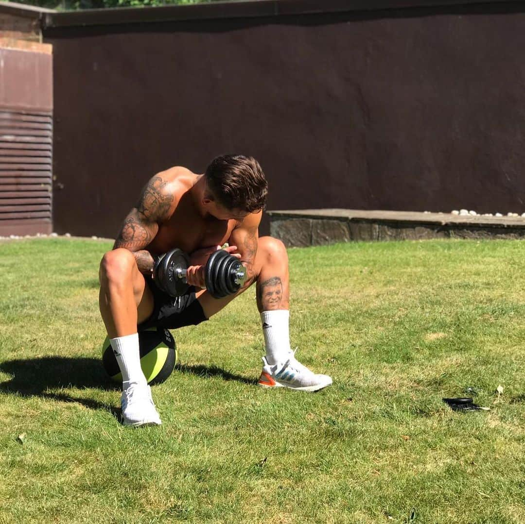 ルーカス・トレイラさんのインスタグラム写真 - (ルーカス・トレイラInstagram)「Sigo entrenando fuerte 💪🏻⚽️🏋🏻‍♂️ #LT11 #stayathome」5月26日 3時45分 - ltorreira34