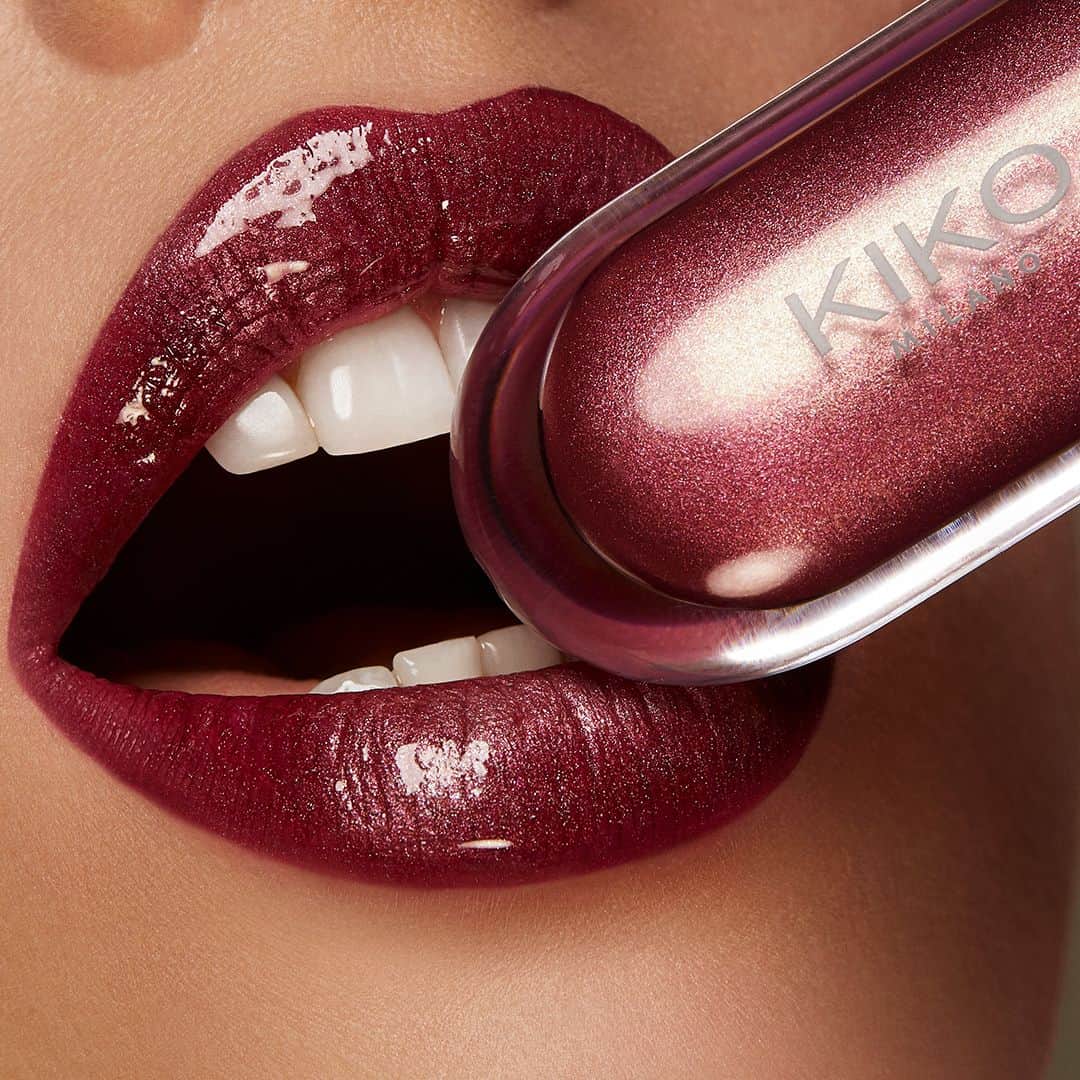 KIKO MILANOさんのインスタグラム写真 - (KIKO MILANOInstagram)「Adding a layer of gloss to an extremely metallic red? We love #OTT lips 💯💯 Metal Liquid Lip Colour 06 - 3D Hydra Lipgloss 01」5月26日 4時00分 - kikomilano