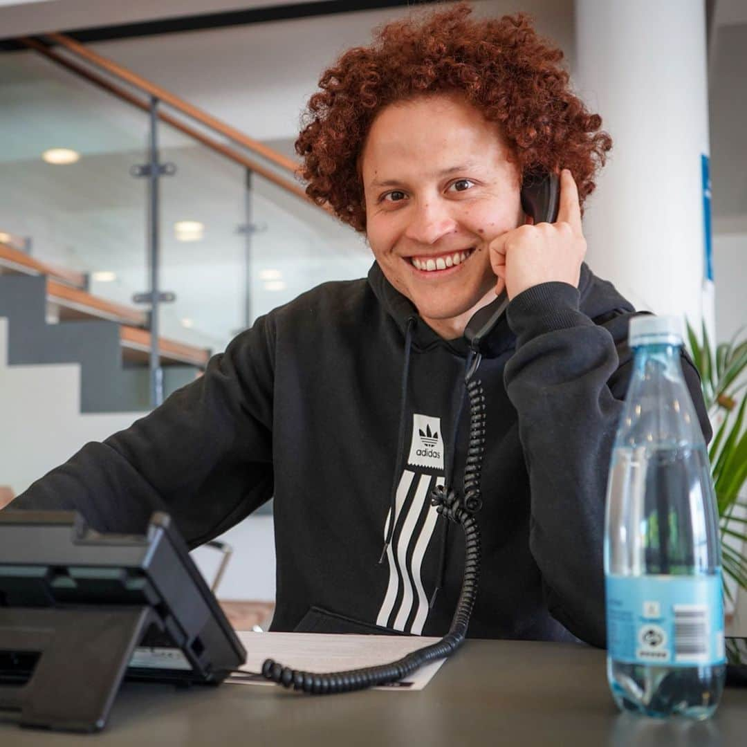 ムスタファ・アミニさんのインスタグラム写真 - (ムスタファ・アミニInstagram)「At the stadium today to give call’s to all season card holders from AGF Aarhus and thank them for their great support⚽️😀📞👍 #ksdh #aarhus #superliga #agf」5月26日 3時58分 - mustafaamini