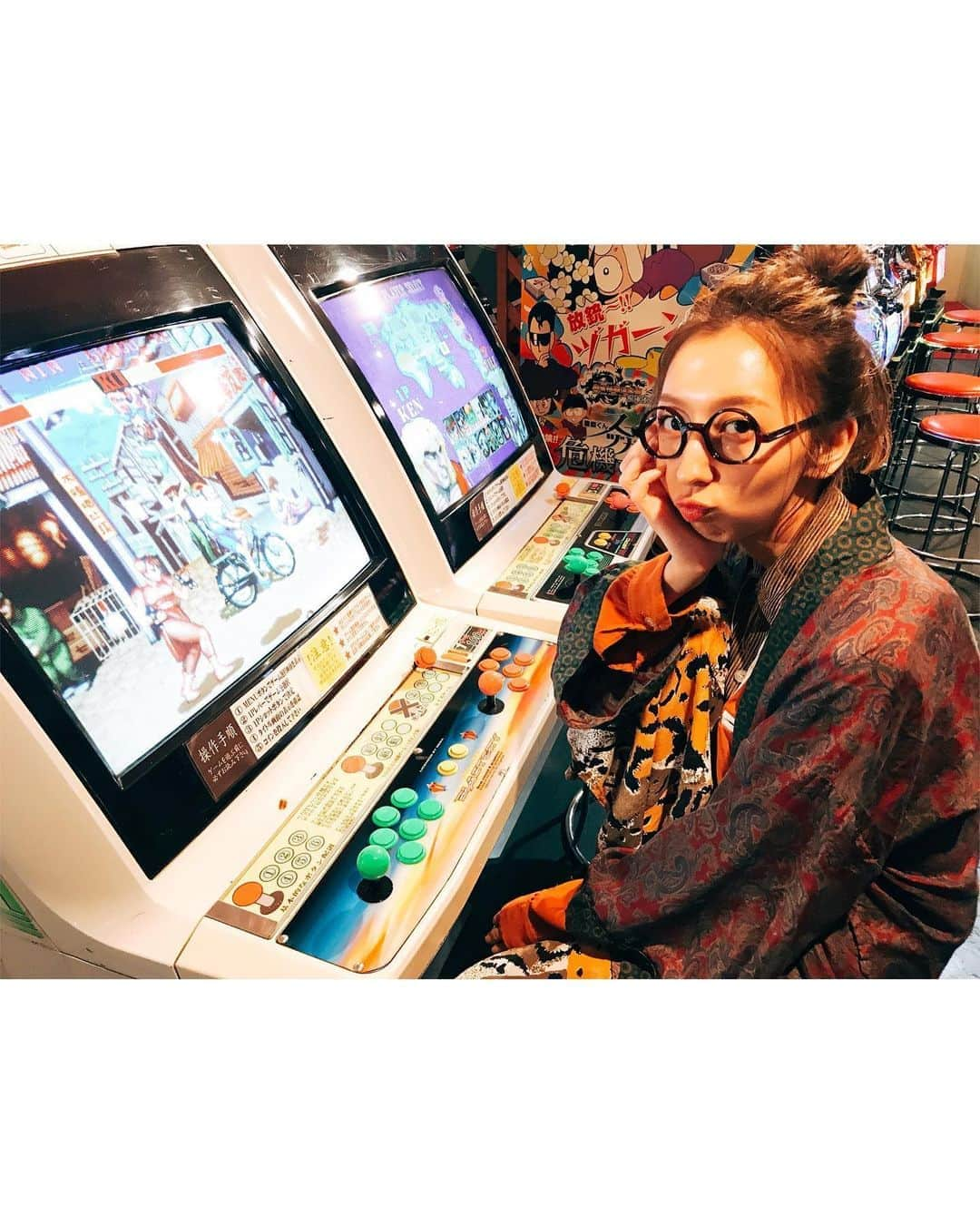 飯田里穂さんのインスタグラム写真 - (飯田里穂Instagram)「ゲームセンターoff shot🎮 ※動画あるよん！  MVの撮影はこのゲームセンターの シーンから始まったんだよ〜 一緒にプレイしたスタッフさん すごく強かったなぁ。笑 ゲーム得意だからこの役に選ばれたって 監督さん言ってたな😏 . . #いつか世界が変わるまで #飯田里穂」5月26日 13時47分 - rippi_ii