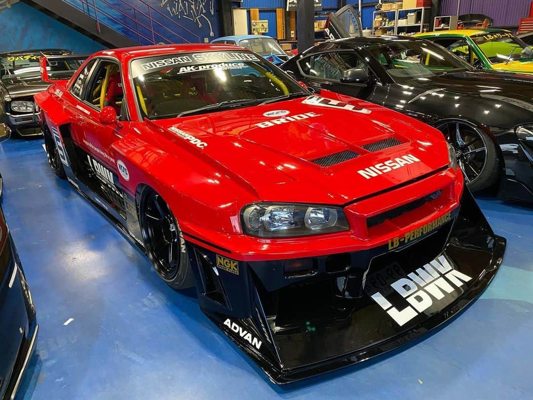のインスタグラム：「#libertywalk #LBWK #r35gtr  #lbsilhouetteworks #lbsilhouetteworks458gt  #加藤社長岸谷店長有難う御座います🙇‼️ #megaking  #kig  #autoparts  #メガキング  #メガキングドットコム  #中古パーツ #中古パーツ買取り  #出張買取り #大阪 #箕面 #九州 #西日本 #パーツの王様 #メガゴリくん  #rohan_izawa_net #rohanawheels @ Liberty Walk 【リバティーウォーク】」