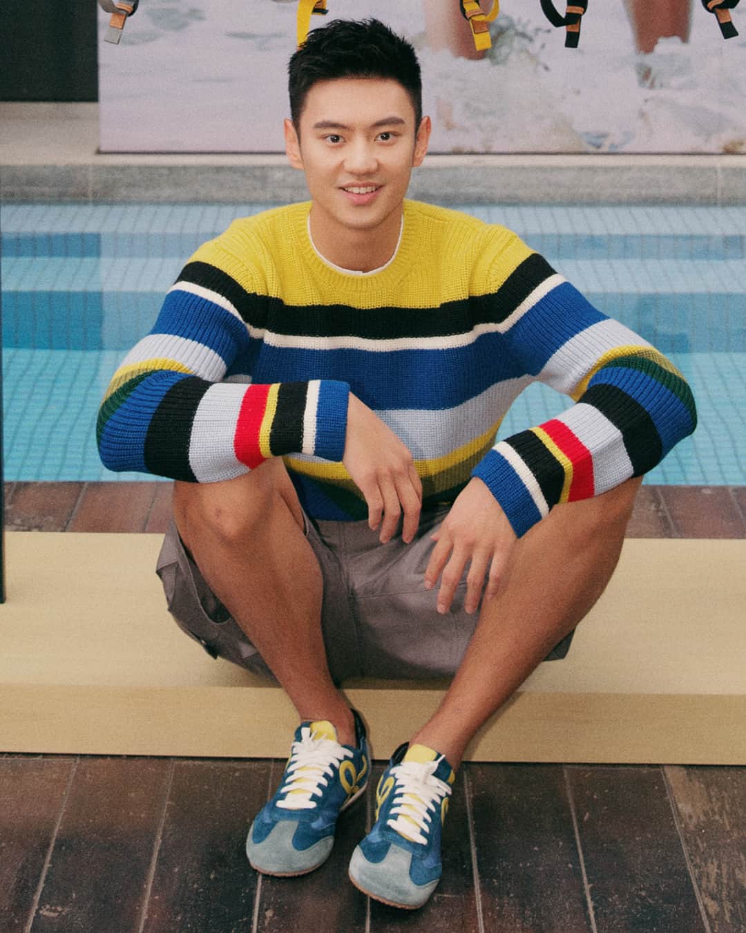 Loeweさんのインスタグラム写真 - (LoeweInstagram)「Ning Zetao wears the LOEWE Ballet Runner, inspired by the construction of a ballet pump and the style of a 1970s track shoe.  See the collection on loewe.com  #LOEWE #BalletRunner」5月26日 14時00分 - loewe
