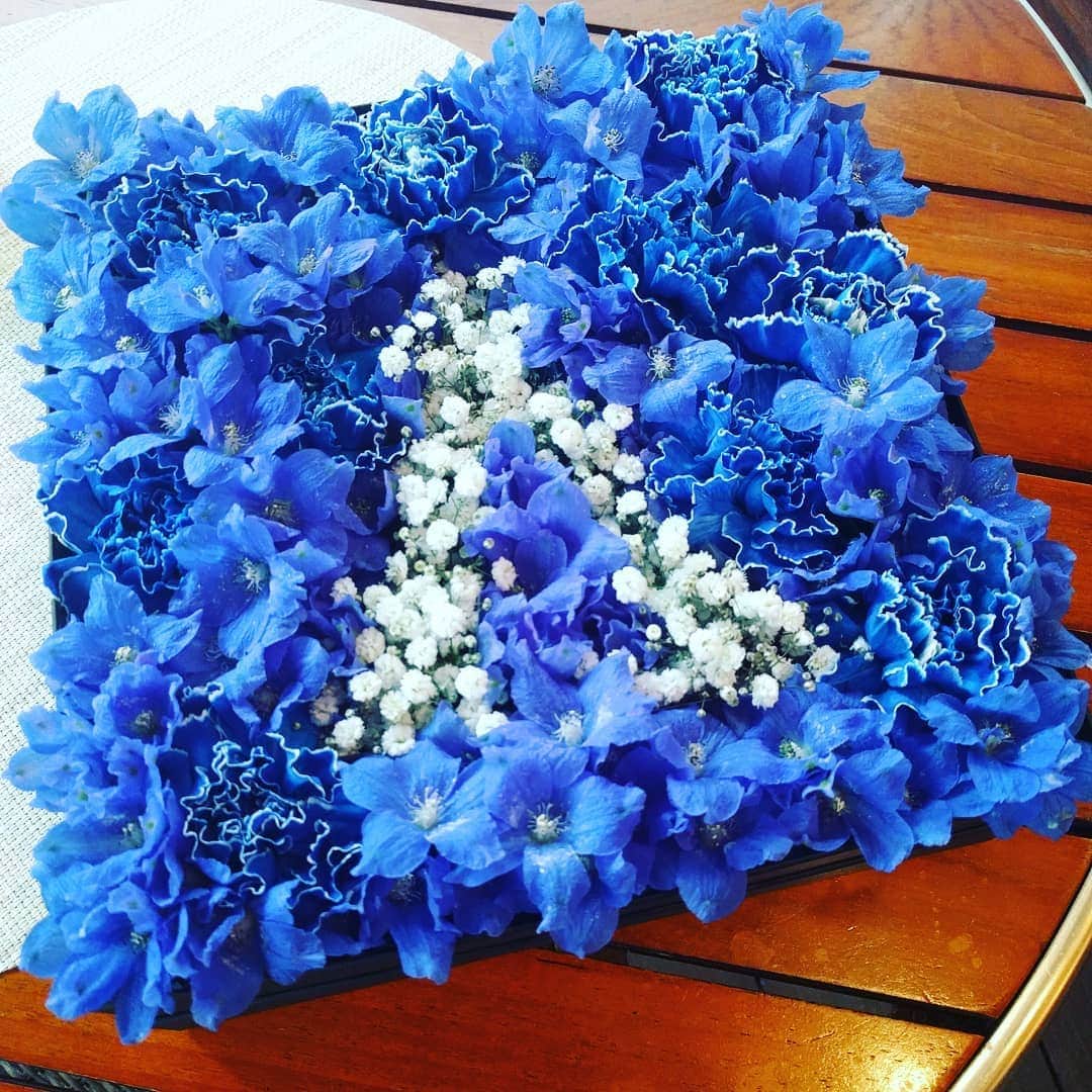 越中睦士さんのインスタグラム写真 - (越中睦士Instagram)「Lambda Λにファンの方から 素敵な花が届きました✧ ありがとうございます🙏  そしてプレゼントも沢山届いてます✧ 感謝です！」5月26日 14時06分 - makotokoshinaka