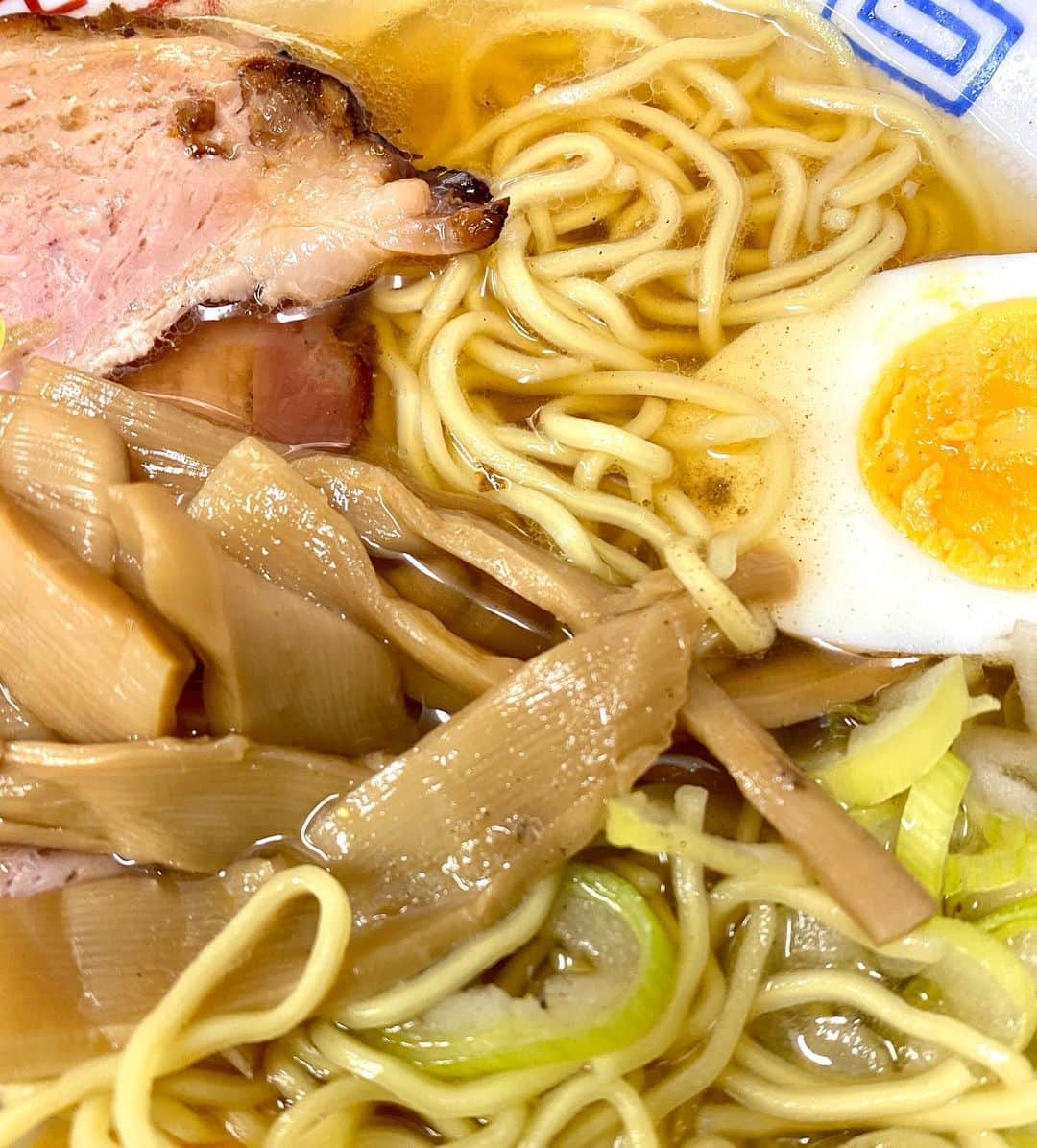 江口寿史のインスタグラム：「緊急事態宣言は解除になったけど、なんだかお籠りグセついちゃったよね。あごダシのインスタントラーメン目につくとつい買っちゃうよね。よね。」