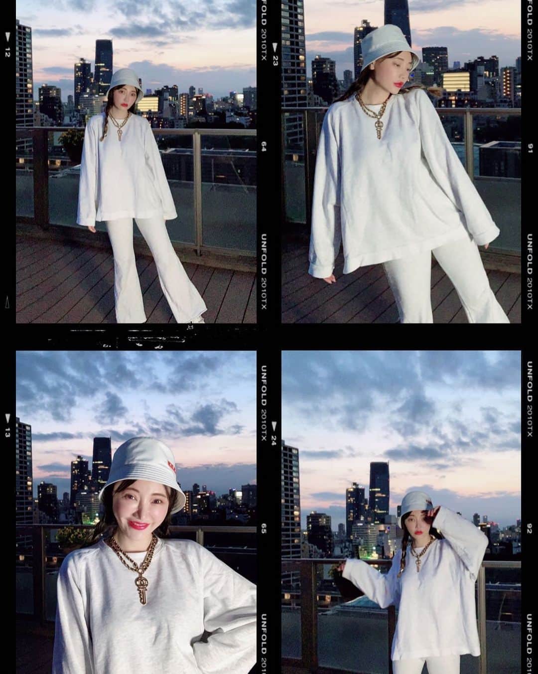 クリスティン・ウェイのインスタグラム：「Chilling with this beautiful view at home 🏡 #valmuer #2020ss #comfyhomestyle #comfyfashion #christinewei #cwfashion」