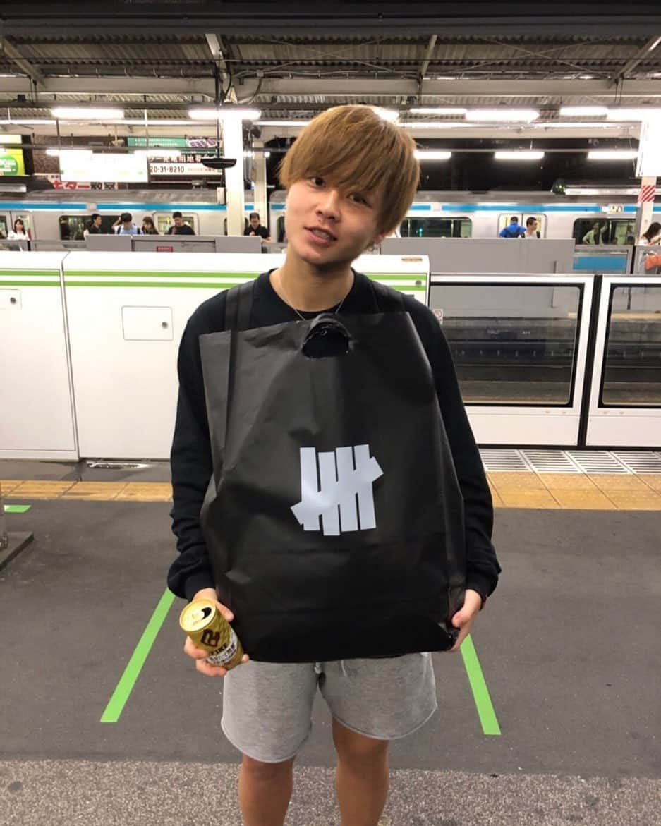 山本摩也のインスタグラム：「.﻿ ﻿ 買い物したい。﻿ ﻿ 🌝🌚🧳👻💴﻿ ﻿」