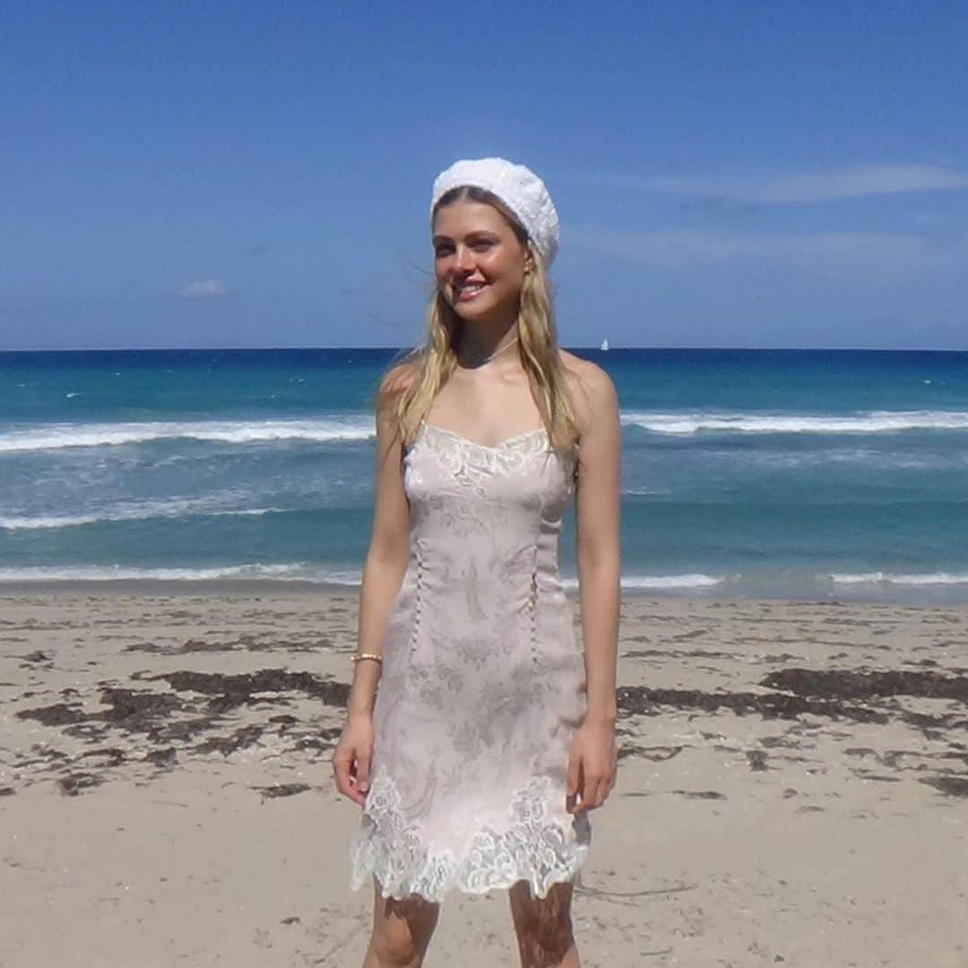 ニコラ・ペルツのインスタグラム：「🐚🦦」
