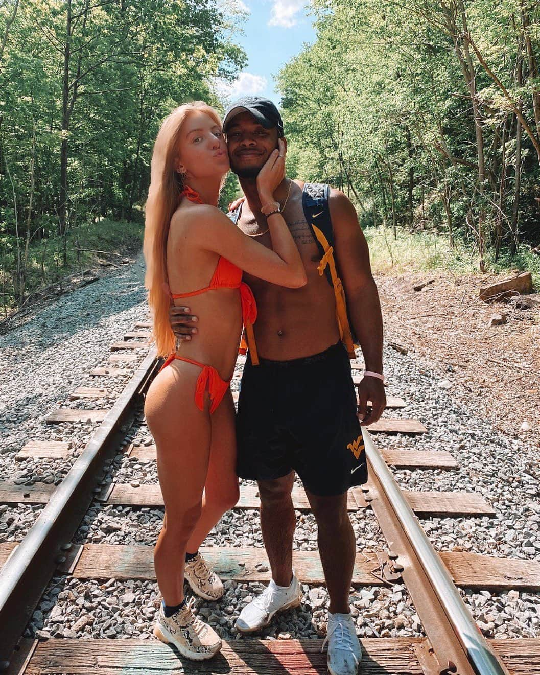 ペイジュ・ハイランドのインスタグラム：「Rare sighting: Paige & Jay outta bed」