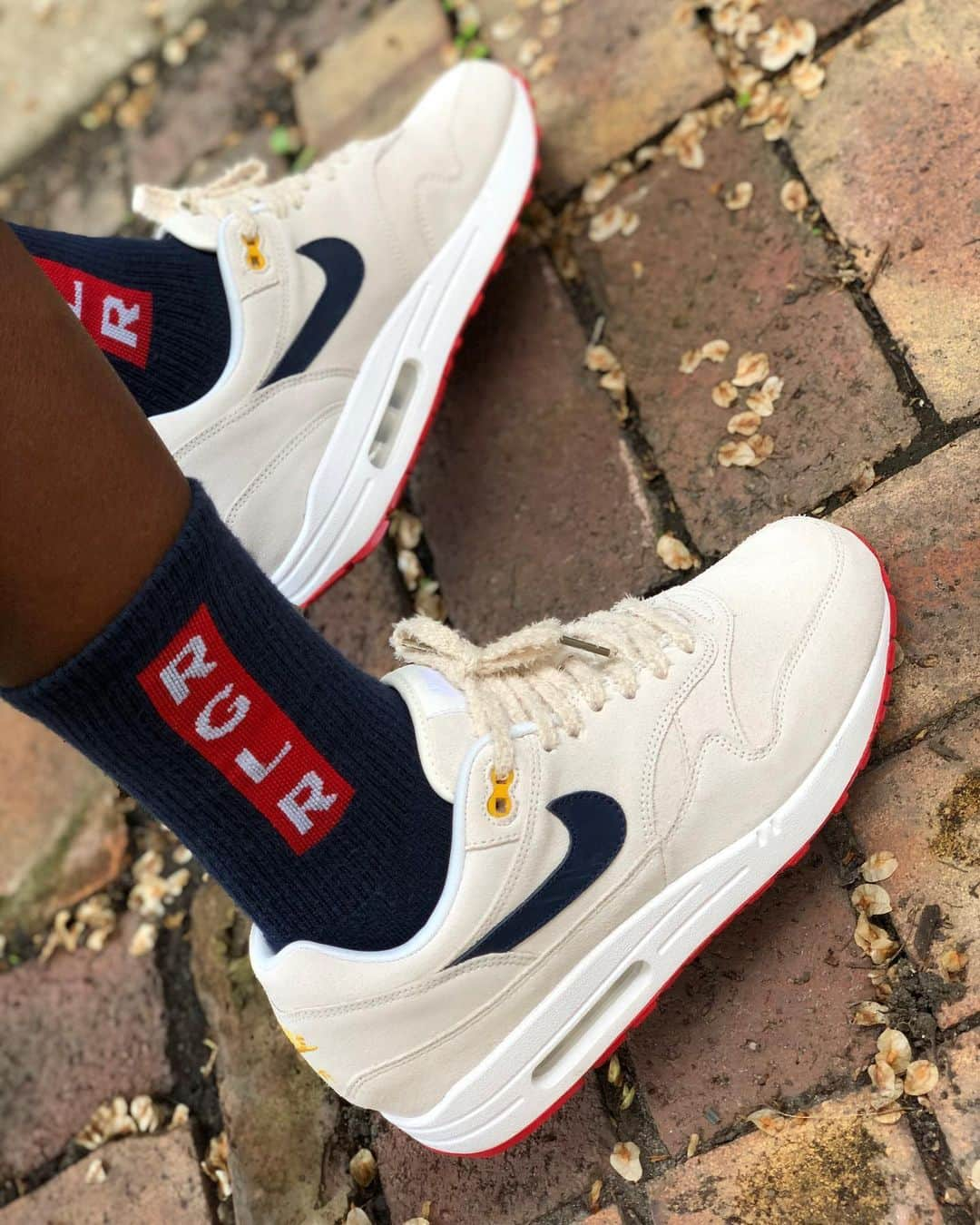 Mr. Tyさんのインスタグラム写真 - (Mr. TyInstagram)「#todayskicks, feeling patriotic in my Air Max 1 IDs. Sail suede all around with some accent pops. Forgot I saved myself a batch of @allthingsregular socks 👌🏾. #am1 #igsneakercommunity #ids #airmax1 #tysids #complexkicks #wdywt #kissmyairs #mynikeids #womft #amlight #todaykicks #complexkicks #ijustlikeshoes #theshoegame #airmaxalways #airmax #soletoday #airmasics #mynikeid #ファッション #コーティネート #nikebyyou #nikeid」5月26日 7時34分 - regularolty