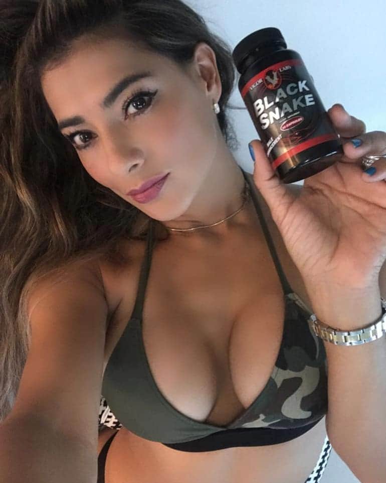 Vivi Castrillonさんのインスタグラム写真 - (Vivi CastrillonInstagram)「Happy Memorial Day!! In honor of all the 🇺🇸 TROOPS my friends at @vigorlabs are offering  40% discount on all their products. Go ahead and use my promo code "TROOP40" and take advantage of this amazing sale.  Don't miss out!! Vigorlabs.com」5月26日 7時43分 - vvcastrillon