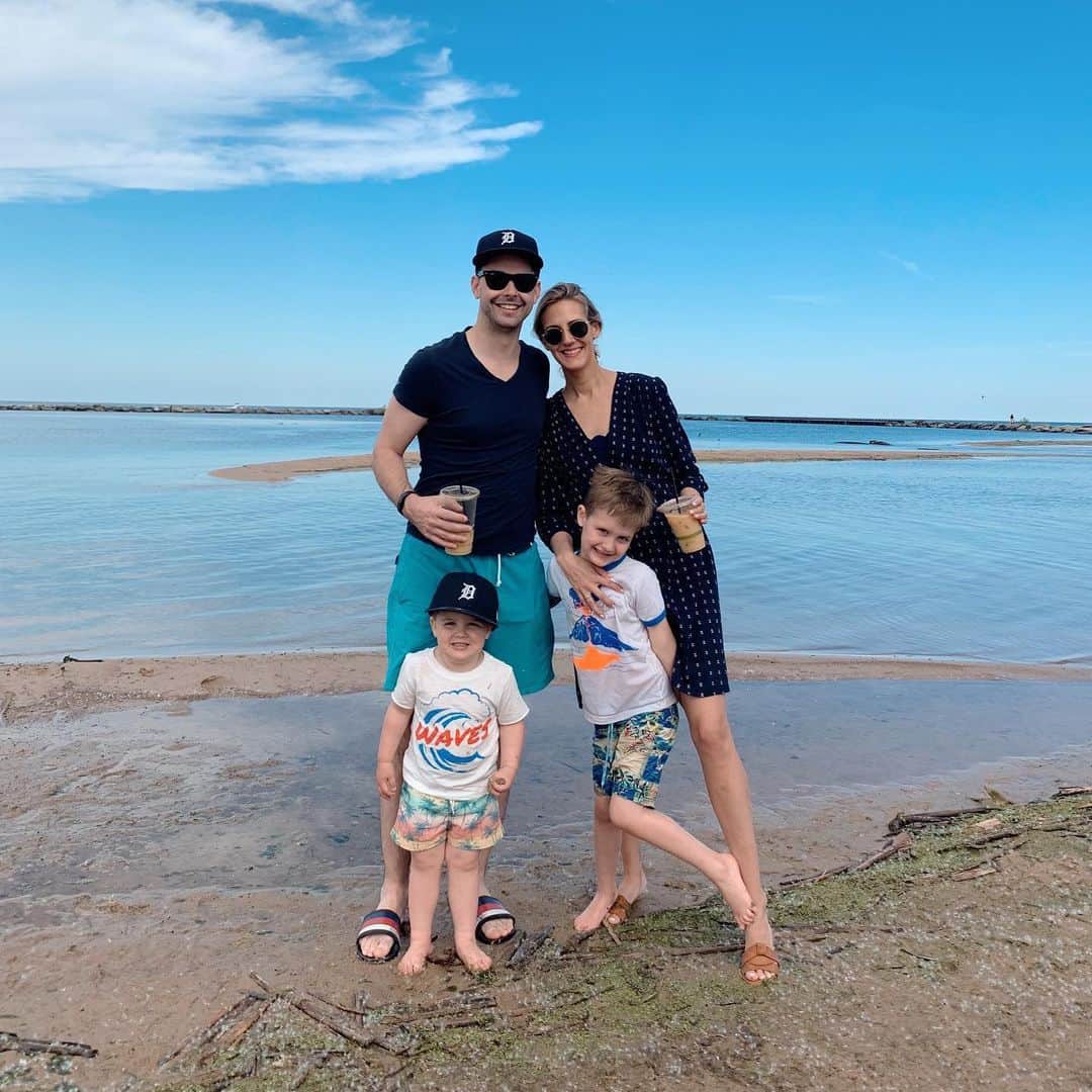 Anna Jane Wisniewskiのインスタグラム：「Happy Memorial Day! Grateful for the sacrifices of others to be where we are today. I have to say that this year is a little more than weird (this photo is from last year) but when I think about the grander scheme of things, especially compared to centuries passed, I realize that every generation has their challenges and this will be a chapter in our story. Stay safe out there!🇺🇸」