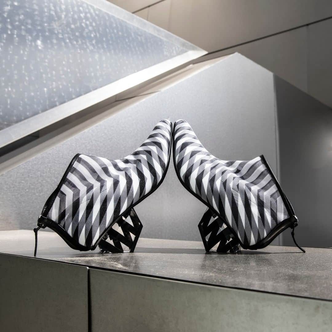 ユナイテッドヌードさんのインスタグラム写真 - (ユナイテッドヌードInstagram)「The JACKY OP BOOTIE //// Featuring an acrylic heel and mesh layering, this ankle boot is an eye-catching statement piece. //// #SS20⁠ .⁠ .⁠ .⁠ #unitednude #fashion #architecture #killerheels #hautecouture #ss20 #springsummer #design #heels #footwear #footweardesign #fashionfootwear #2020 #style #thefuture #futuristic #shoegame #streetstyle #lookoftheday #instafashion #instastyle #solecollector #minimalmovement #streetlook #summerstyle」5月26日 8時00分 - unitednude