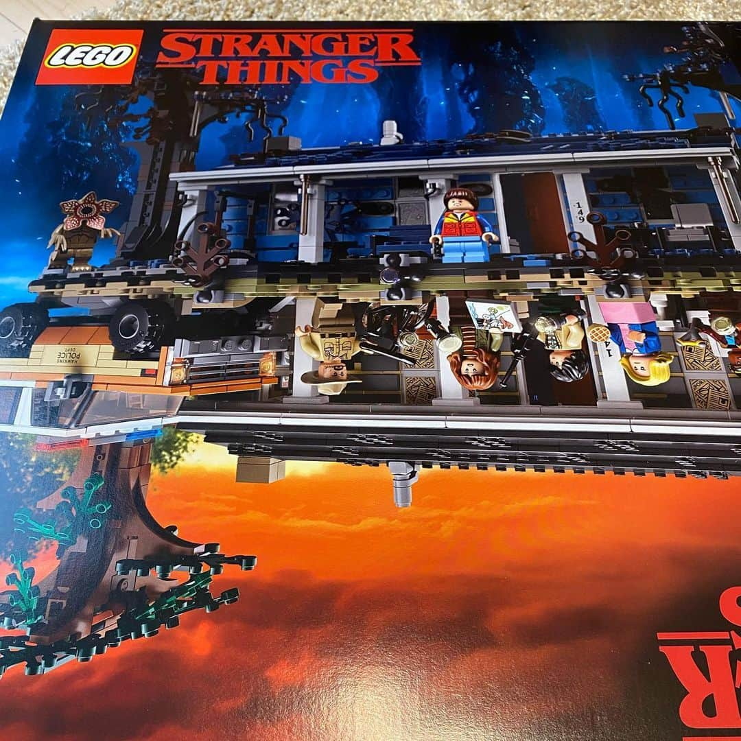 秋山賢太さんのインスタグラム写真 - (秋山賢太Instagram)「最高ー！！！ #strangerthings  #lego  #結構時間かかるんやね #腰爆発 #髭濃」5月26日 8時14分 - akiyama.0624