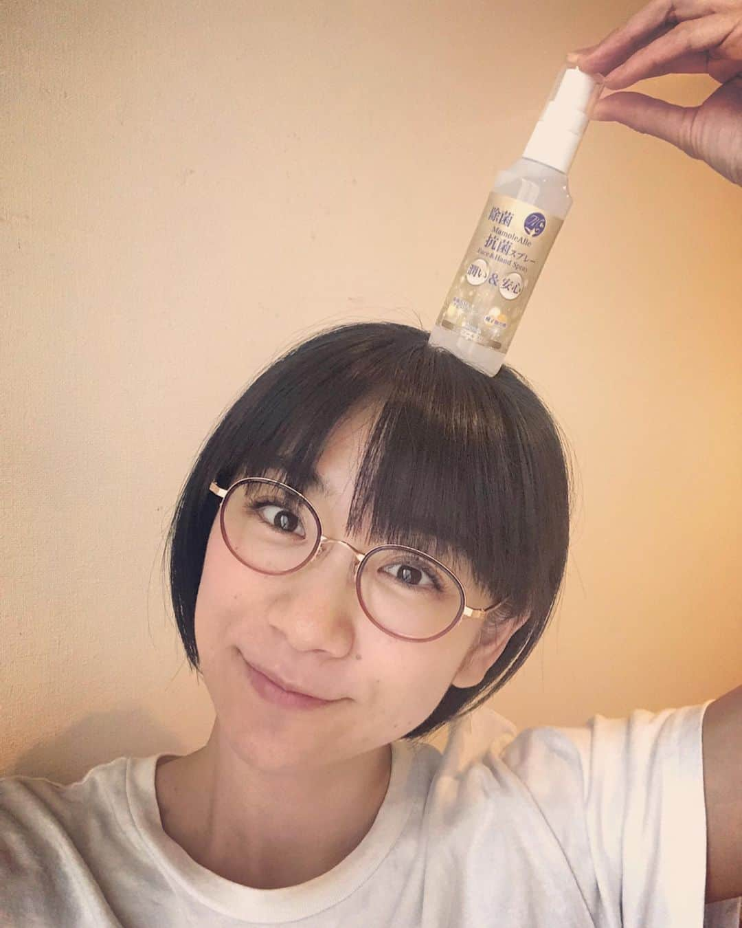 時東ぁみさんのインスタグラム写真 - (時東ぁみInstagram)「東京もついに緊急事態宣言解除☆ ・ もちろん油断はできません。 手洗い、除菌、換気、ソーシャルディスタンスなど変わらずやりましょうね！ ・ ふと思ったのですが、アルコール除菌てアルコールアレルギーの方は使えないですよね？ 私も弱くて手首まで荒れちゃうのですが、痛くても除菌💦 ・ そんな方にオススメの除菌・抗菌スプレー発見！ オーガニックの除菌＆抗菌スプレー化粧水『マモリエール』 ・ オーガニックの天然成分で作られていて、化粧水ということもあり、手・顔・髪・お子様にも使えます！ ・ 新しい生活に慣れるためにも自分に合ったもの使いましょう！ ・ ※私は専門家ではないので全てのウイルスに有効かはわかりません。 商品の会社さんにお問い合わせください。 ・ #時東ぁみ #緊急事態宣言 #緊急事態宣言解除 #自粛解除 #油断禁物 #手洗い #除菌 #換気 #ソーシャルディスタンス #守りましょう #アルコール除菌 #アルコール消毒 #アルコールアレルギー #アレルギー #オーガニック #天然成分 #化粧水 #マモリエール #安心安全 #新しい生活 #環境アレルギーアドバイザー」5月26日 8時15分 - amitokito