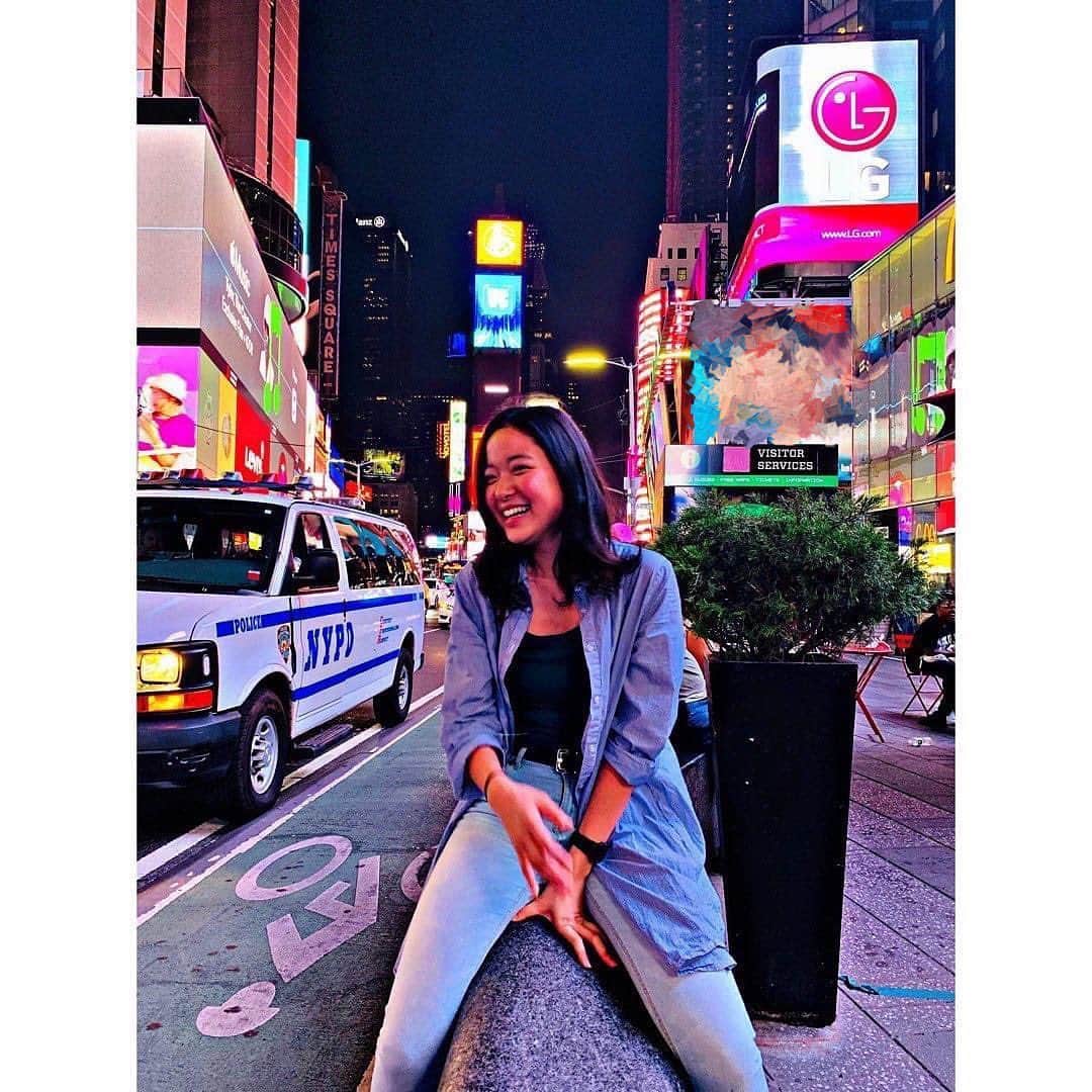 のインスタグラム：「. August 20,2019 初めての国、初めての言葉、初めての文化。 いろいろな初めてを学ぶのが好き。 　前は、知らないって事が嫌いでよく知ったかぶりしたり知らない言葉を聞き流したりしていたけど、全てを知ることなんて出来ないと気付いてから逆に自分の知らない事にちゃんと目を向けられるようになってきた気がする。 　いつまでもそんな探究心を持ち続けられたらいいね。 • • • First country, first culture, first language. I like learning new things. But I didn’t like that I don’t know before so I often pretend to know everything or I didn’t take what everyone said seriously however I realized I can’t know about everything.  After that I didn’t wanna not to take seriously and just pretend. I always want to be a very curious person. #nyc」