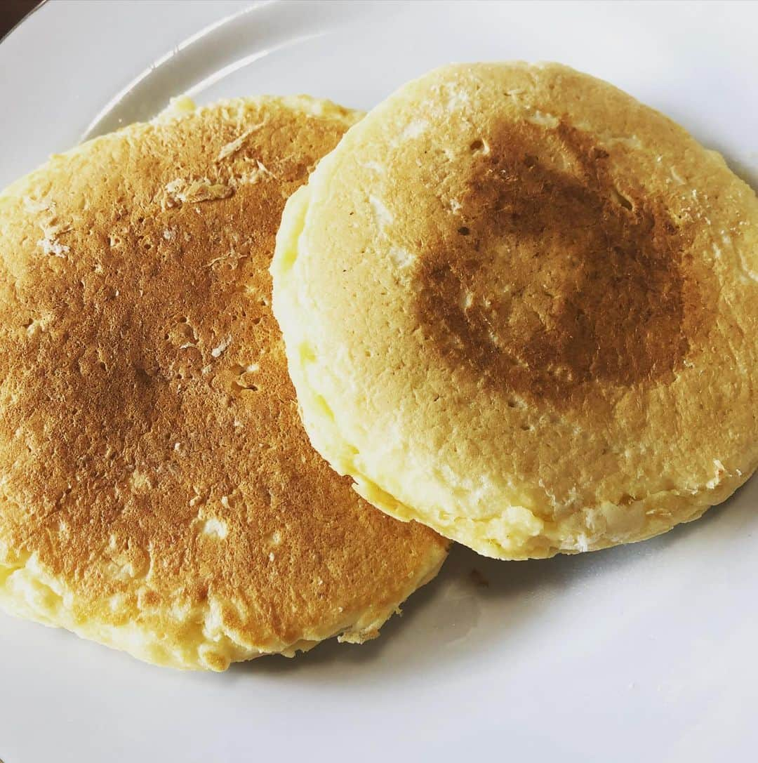 小野崎玲皇のインスタグラム：「Stayhome Leo's Kitchen③🦁🍴 おからパンケーキ🥞 おからを入れるといつもとは違った甘さとおからの食感が残って美味しいです😆ヘルシーになります！！ 皆、今日も1日頑張れお🦁✊」