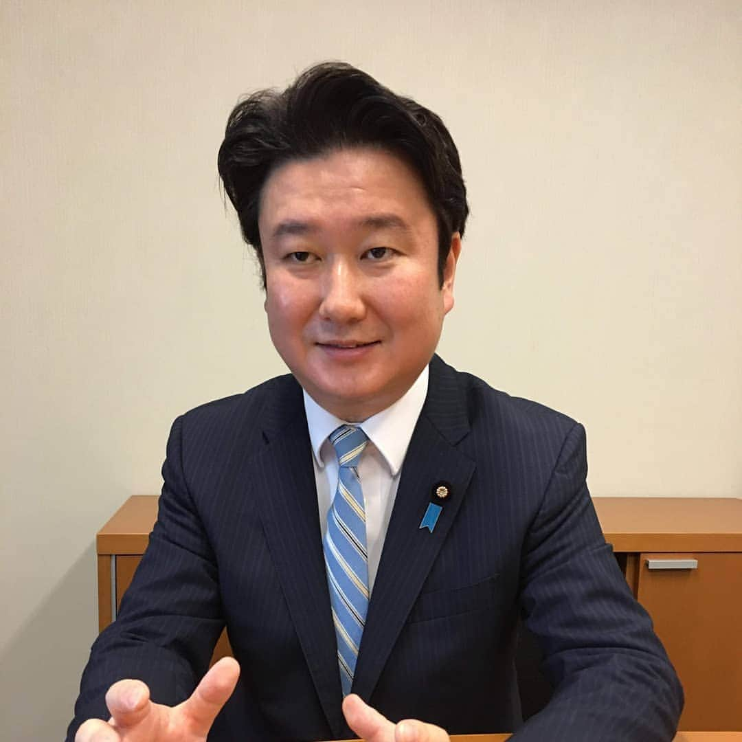 和田政宗さんのインスタグラム写真 - (和田政宗Instagram)「私事ではありますが、新型コロナウイルスまん延防止と感染防止のため皆様とともに自粛を行い、食事を決まった時間に取り(今までは例えば夜の会合はご挨拶と会話させて頂くことが有難く、食べるのは家帰って寝る前だったので)、＋節制と歩くよう心がけたところ、 3か月で体重が85kg→69kgに減りました。」5月26日 8時45分 - wadamasamune