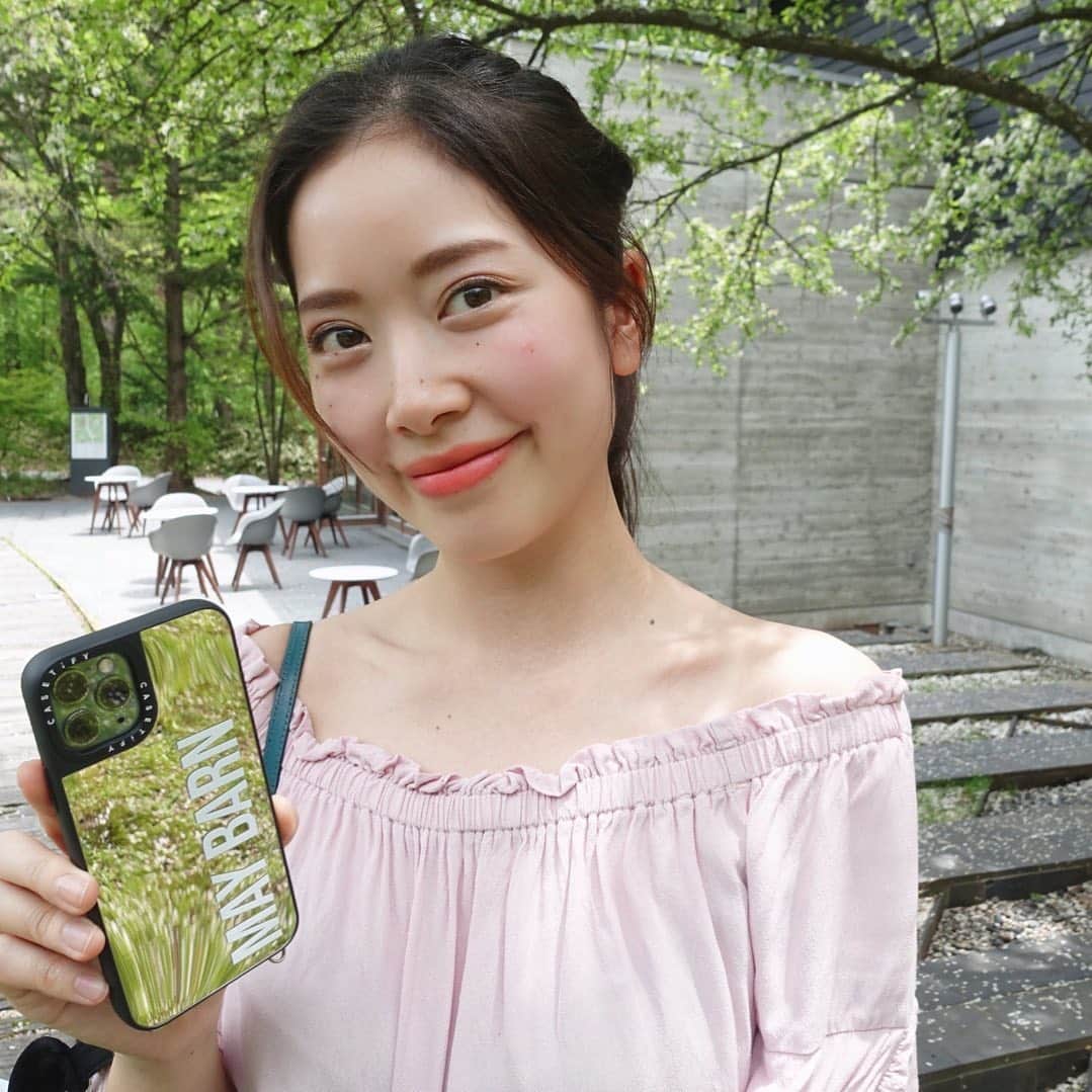 May Pakdee メイ パクディさんのインスタグラム写真 - (May Pakdee メイ パクディInstagram)「昔からミラーケース派ですが、今回はカッコいいケースを頂きました🥰❤️ しかもイニシャルや好きな言葉も入れられるのが嬉しい☺️ MAY BARN 白文字& 横に入れました❤️ とてもお気に入り✨そして便利🙆🏻‍♀️. カメラ周りの白黒縁好き xx . . .  @CASETiFY @CASETiFY_jp #CASETiFY #CASETiFYミラーケース #StateYourCase #mirrorcase」5月26日 15時13分 - maypakdee