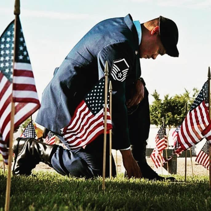 トニー・ゴールドウィンさんのインスタグラム写真 - (トニー・ゴールドウィンInstagram)「Remember. #HappyMemorialDay」5月26日 9時53分 - tonygoldwyn