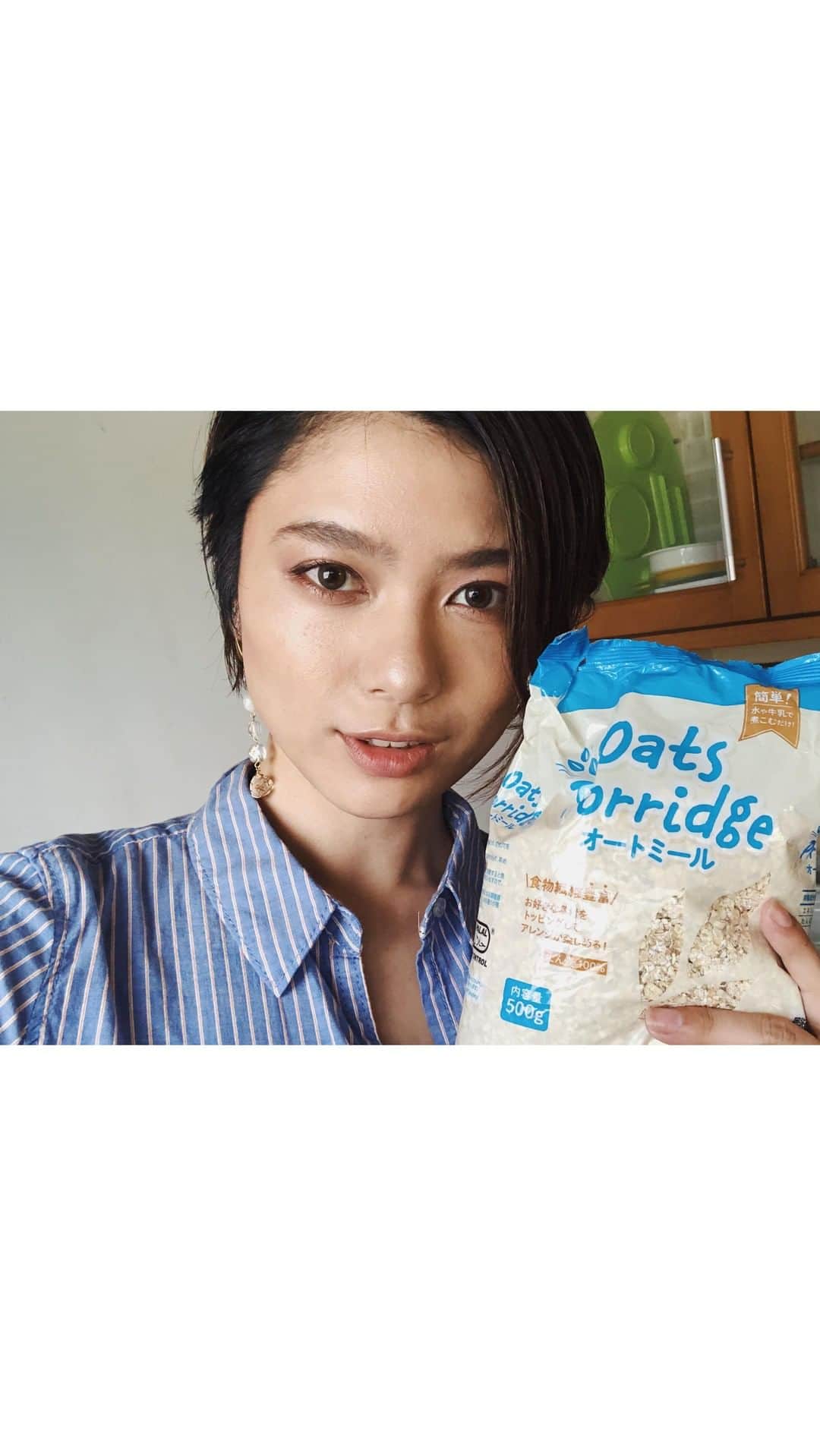 金城優華のインスタグラム：「我が家の定番パンケーキ!!!!﻿ 小麦粉アレルギーでも大丈夫!!﻿ 忙しい朝もちゃちゃっと作れる簡単レシピ。﻿ オートミールともち粉を使った美味しいパンケーキ作りLIVE配信してみました﻿ !!﻿ ちゃんとひっくり返せるかドキドキ♡笑﻿ [材料]﻿ ・卵 :2コ﻿ ・お砂糖(今回きび糖):大さじ2﻿ ・牛乳(低脂肪乳):50cc﻿ ・オートミール:50CC﻿ ・もち粉:50cc﻿ ＊粉類も計量カップで計っちゃうのでcc記載。﻿ ﻿ 甘さ控えめなので、お子さんにあげる時はシロップかけるかもう大さじ1プラスがいいかも!!﻿ ﻿ ﻿ ﻿ ﻿ ﻿ ﻿  #金城の食事事情 ﻿ #グルテンフリー  #ダイエット ﻿ #パンケーキ ﻿ #お家ご飯﻿  #ボディーメイク﻿  #ママ」