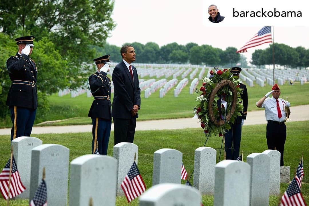 ニール・パトリック・ハリスさんのインスタグラム写真 - (ニール・パトリック・ハリスInstagram)「Eloquence is appreciated. As are those who lost so much for so many.  Repost: @barackobama On Memorial Day, we honor those who gave their all for us. That takes different forms this year, but it’s even more vital with the loss of so many veterans to COVID-19.⁣ ⁣ The way they all lived, in service to one another, should be our roadmap in the months ahead.」5月26日 10時22分 - nph