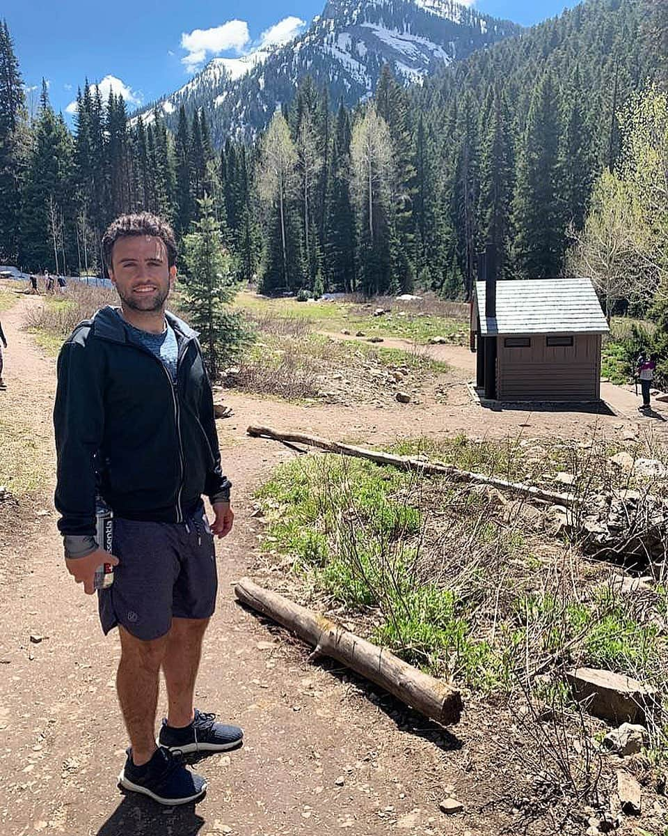 ジュゼッペ・ロッシさんのインスタグラム写真 - (ジュゼッペ・ロッシInstagram)「Exploring the outdoors. Amazing! But forever a beach guy 😎☀️🌴 🌴🌴 #wasatchmountains #hiking #MemorialDay」5月26日 10時33分 - beppe787