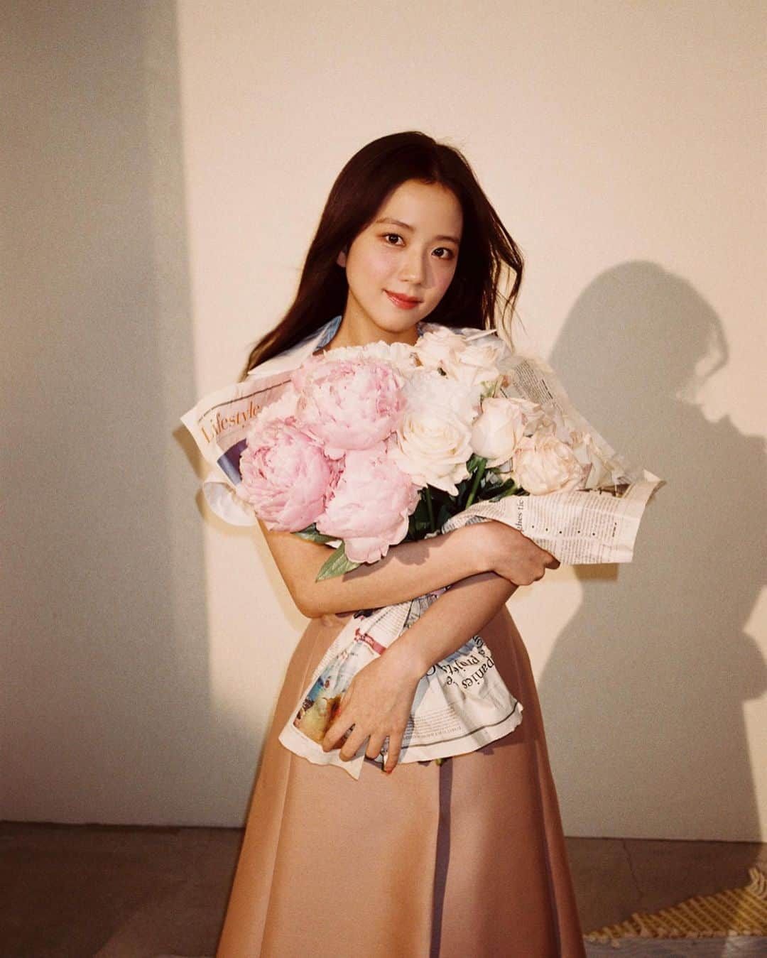 ジスさんのインスタグラム写真 - (ジスInstagram)「#광고 @diorparfums #미스디올  #미스디올블루밍부케 #missdior 💐💗」5月26日 10時50分 - sooyaaa__