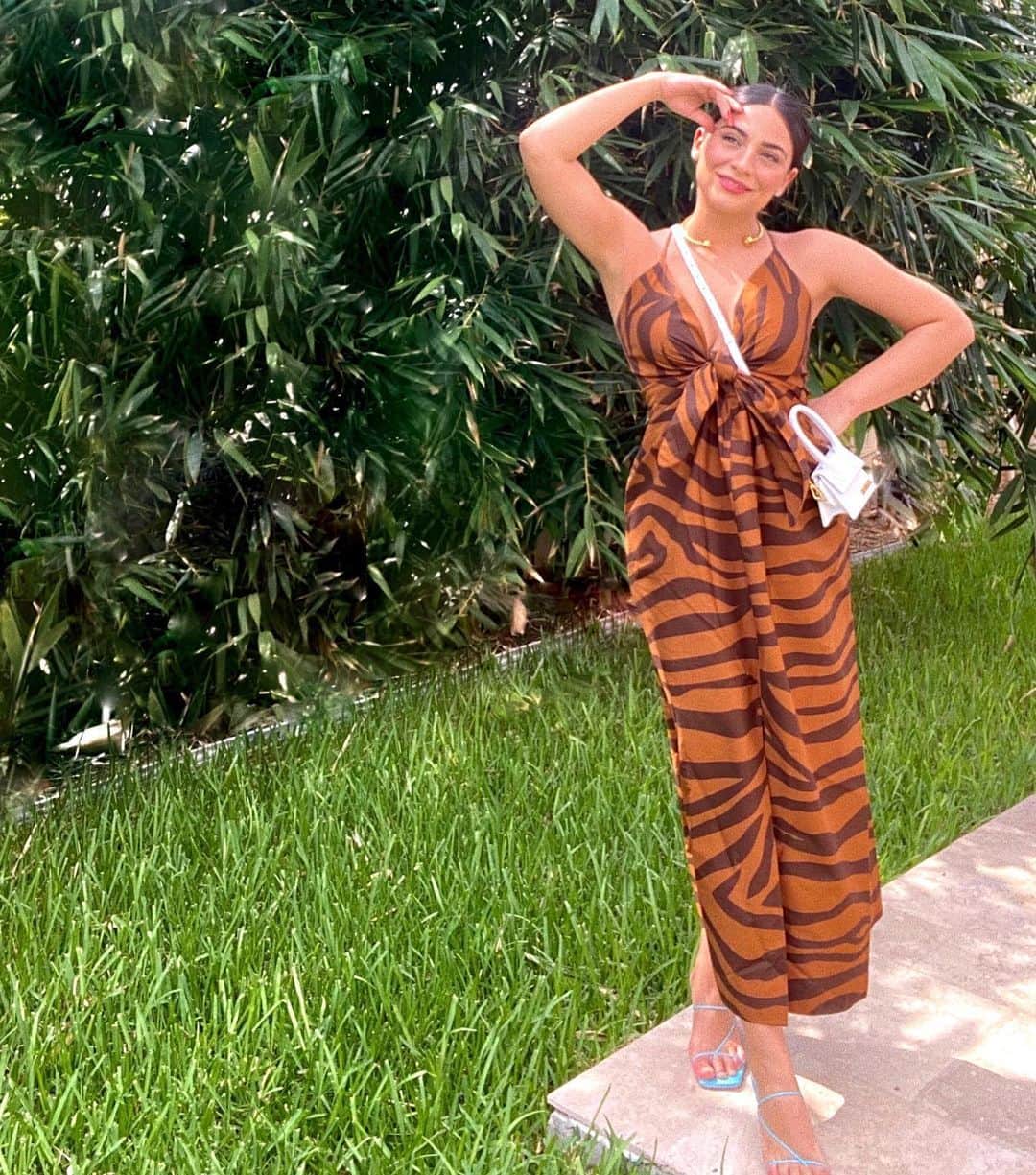 Ana Brenda Contrerasのインスタグラム：「I was ready for summer but I guess summer wasn’t ready for me 🙁 keep holding on 😘 // Estaba lista para el verano pero creo que el verano no estaba listo para mi ☹️ Ánimo 😘」