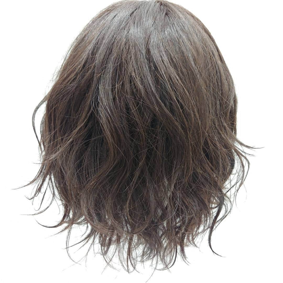 AQUADOLL アクアドールウィッグさんのインスタグラム写真 - (AQUADOLL アクアドールウィッグInstagram)「こんにちは、アクアドール梅田サロンささきです☺️ ・ 梅田サロン限定品 一点限りのスタイルのご紹介です ・ 肩につくくらいのボブで 毛先が外ハネの アクティブなMIXウェーブです❤ ・ 整いすぎないラフな感じが好きな方へオススメです🥰 ・ 夏に向かう今の季節は 短めや、ラフなスタイルへ チェンジするのに良い時期かと思います。 ぜひ、お試しにいらしてくださいね😀 pwm00B Msize CBKM ¥54,800（税抜） 梅田サロン限定品 一点限り ・ #AQUADOLL #アクアドール  #アクアドールヴィーナス#アクアドールウィッグ#医療用ウィッグ#ウィッグ#wig#カツラ #かつら#ウィッグ生活#抗がん剤#抗がん剤治療#副作用#乳がん#がん#がん患者#脱毛症#円形脱毛 #円形脱毛症#自己免疫疾患#多発性脱毛症#薄毛#抜毛症 #大阪 #梅田駅すぐ #ウィッグ生活 #ウィッグ#外ハネ #ボブスタイル #人毛ミックスウィッグ #ウィッグアレンジ」5月26日 11時26分 - aquadollwig