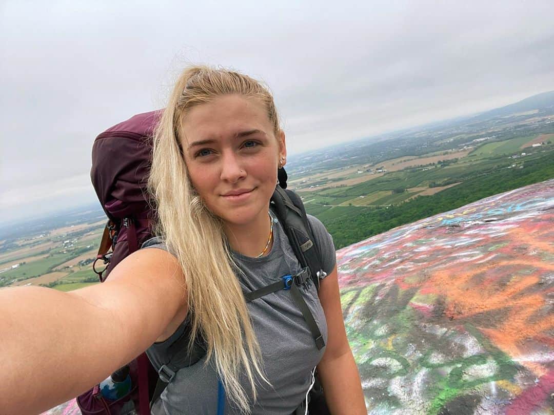 レイチェル・パーソンズのインスタグラム：「Back on trail, at least for a few days☺️」