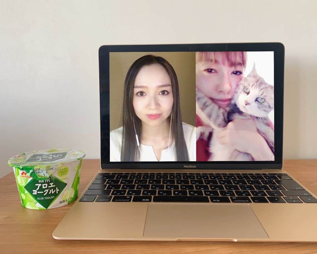 のインスタグラム：「5/26の #ディアフレンズ  オンラインゲスト﻿ ヴァイオリニストの﻿ #宮本笑里(@emirimiyamoto)さんを﻿ お迎えしました🎻﻿ ﻿ 4月8日にEP「Life」が発売！﻿ 笑里さんが作曲されたオリジナル曲を中心に﻿ ナオト・インティライミさんとの共作楽曲や﻿ TUBEの春畑道哉さんの曲﻿ Jazzinʼ parkの久保田真悟さんや﻿ ミトカツユキさんアレンジの楽曲が﻿ 収録されています♪﻿ ﻿ ﻿ 宮本笑里 さん﻿ 「専門的に作曲を学んできたり﻿ たくさん作ってきていなかったので﻿ 自分の限界というか﻿ 新しい音色・メロディラインが作れるのかな﻿ どうしようって考えたときに﻿ ナオトさんに相談をさせてもらって…﻿ ちょっとセッションしようよって。﻿ “Bitter Love”が生まれる時は﻿ ほろ苦い感じの雰囲気の音楽って﻿ 私のオリジナル曲ではなかった。﻿ そういうイメージで、音をセッションして﻿ 遊んでみよう、というところから始まって。﻿ 普段一人で作曲するときって﻿ 何週間も悩んで悩んで振り絞って出来上がるんですけど﻿ 一緒に作り上げることによって﻿ お互いのアイデアが重なり合って﻿ 1時間以内に1曲できた。﻿ もう1曲、共作している“Delight”も﻿ 同じように1時間。遊んでいるうちに﻿ 出来上がってしまったっていう作品です。 （春畑さんとは？） アルバムに1曲参加させて頂いたのが﻿ “Continue”という曲。﻿ ギターとバイオリンのデュエットみたいな﻿ 壮大な世界観が、お気に入りの楽曲の一つ。﻿ （中略）﻿ 春畑さんもお人柄がふんわりとした優しい方で﻿ だけど演奏するとスイッチが一気に変わる…﻿ 華麗なるテクニック。﻿ 私の勝手なイメージだと、暖炉の前で﻿ ヴァイオリンとギターがゆっくり語り合って﻿ いるような雰囲気をイメージして﻿ 演奏しました。」﻿ ﻿ ―――――――――――――――﻿ 【#森永乳業 #CafeTalk】﻿ ﻿ ❓疲れた時にすることは❓ 「甘いものを食べる。﻿ 練習がはかどらないなぁとか、お掃除とか…﻿ ずっと家にいると、疲れちゃうことも﻿ 多かったりするので、ついつい甘いものに﻿ 手が出てしまい（笑）﻿ （ヴァイオリンの練習だけでも本当に﻿ 体力使いますよね？）﻿ 立ちちっぱなしで、何時間も練習していると﻿ 意外とヴァイオリンでいい運動が出来ている。﻿ 鍛える意味での運動とまたちょっと﻿ 違うんですけれど、体幹、お腹を意識して﻿ 背中を意識して演奏していたりするので﻿ 結構、燃焼する…。背中も意識することに﻿ よって、音がだいぶ太くなる感じが﻿ するんですよね。だから、やっていると﻿ 結構汗だくになります。」﻿ ﻿ ﻿ ＊笑里さんのInstagramにはヴァイオリンの﻿ 演奏動画もたくさんUPされています🎻✨﻿ ﻿ ﻿ ﻿ #ヴァイオリン #ヴァイオリニスト﻿ #母 #愛娘 ﻿ #作曲 ﻿ #ナオトインティライミ﻿ #TUBE #春畑道哉﻿ #Jazzinpark #久保田真悟﻿ #ミトカツユキ﻿ #体幹 #腹筋 #背筋﻿ #アロエヨーグルト﻿ #stayhome #おうち時間﻿ #坂本美雨 #MiuSakamoto #サバ美﻿ #TOKYOFM #JFN #全国38局ネット﻿ #radiko #radikoタイムフリー」