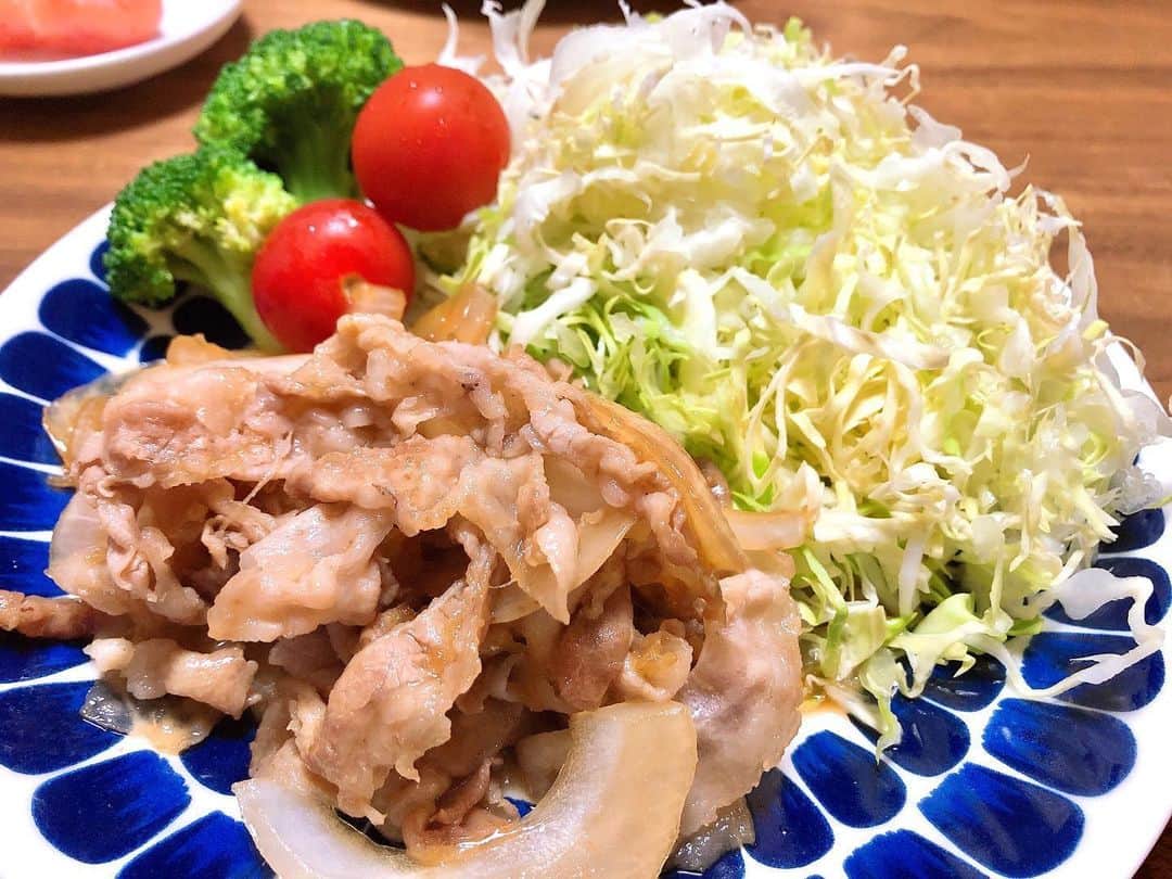 辻本耕志さんのインスタグラム写真 - (辻本耕志Instagram)「いくつかの家飯。稲荷寿司、冷麺、生姜焼き、ブリの漬け丼、ナスとしめじの煮浸し。 ちゃんと食べても、しっかり動いてるので、すでに2キロ減。まだまだここから。 #家飯　#ダイエット　#無理なく」5月26日 12時04分 - tsujimotokouji