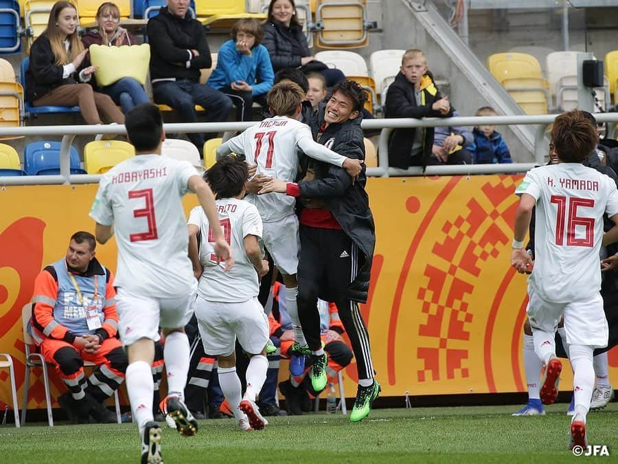 日本サッカー協会さんのインスタグラム写真 - (日本サッカー協会Instagram)「【#OnThisDay】2019.5.26🔙 ・ FIFA U-20ワールドカップポーランド U-20メキシコ代表 0-3 #U20日本代表 📍Gdynia Stadium ⚽⚽#宮代大聖 ⚽#田川亨介 ・ #影山雅永 監督率いる日本代表。前半に宮代選手が先制点を奪うと、後半にも田川選手と宮代選手が追加点を決め、今大会初勝利を収めた。 ・ 👇MATCH HIGHLIGHTS https://youtu.be/Pl7gz6lV-V0 ・ GK #若原智哉 DF #菅原由勢 #瀬古歩夢 #小林友希 #鈴木冬一 MF #斉藤光毅 ⇒76' #中村敬斗 #齊藤未月 #藤本寛也 ⇒81' #伊藤洋輝 #山田康太 FW #田川亨介 #宮代大聖 ⇒87' #原大智 ・ #jfa #daihyo」5月26日 12時07分 - japanfootballassociation