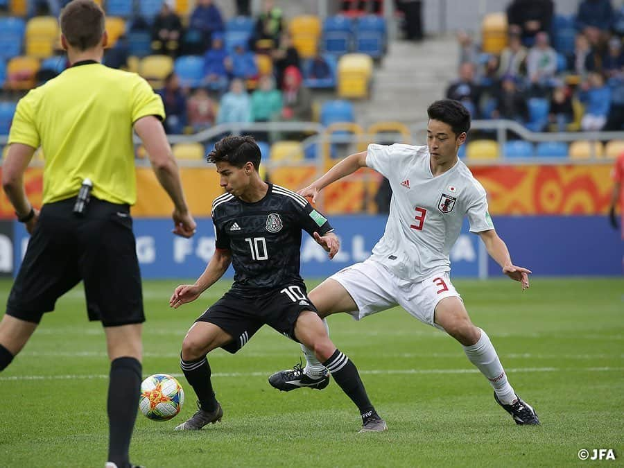 日本サッカー協会さんのインスタグラム写真 - (日本サッカー協会Instagram)「【#OnThisDay】2019.5.26🔙 ・ FIFA U-20ワールドカップポーランド U-20メキシコ代表 0-3 #U20日本代表 📍Gdynia Stadium ⚽⚽#宮代大聖 ⚽#田川亨介 ・ #影山雅永 監督率いる日本代表。前半に宮代選手が先制点を奪うと、後半にも田川選手と宮代選手が追加点を決め、今大会初勝利を収めた。 ・ 👇MATCH HIGHLIGHTS https://youtu.be/Pl7gz6lV-V0 ・ GK #若原智哉 DF #菅原由勢 #瀬古歩夢 #小林友希 #鈴木冬一 MF #斉藤光毅 ⇒76' #中村敬斗 #齊藤未月 #藤本寛也 ⇒81' #伊藤洋輝 #山田康太 FW #田川亨介 #宮代大聖 ⇒87' #原大智 ・ #jfa #daihyo」5月26日 12時07分 - japanfootballassociation